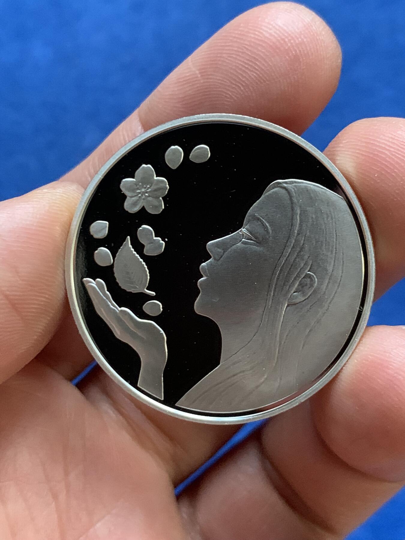 《竞宝斋》第467场 周日，周一 2场连拍 （全场包邮）欢迎送拍 日本2015年赏樱系列一葉精制银章 镜面感 20克 34.8mm 925银