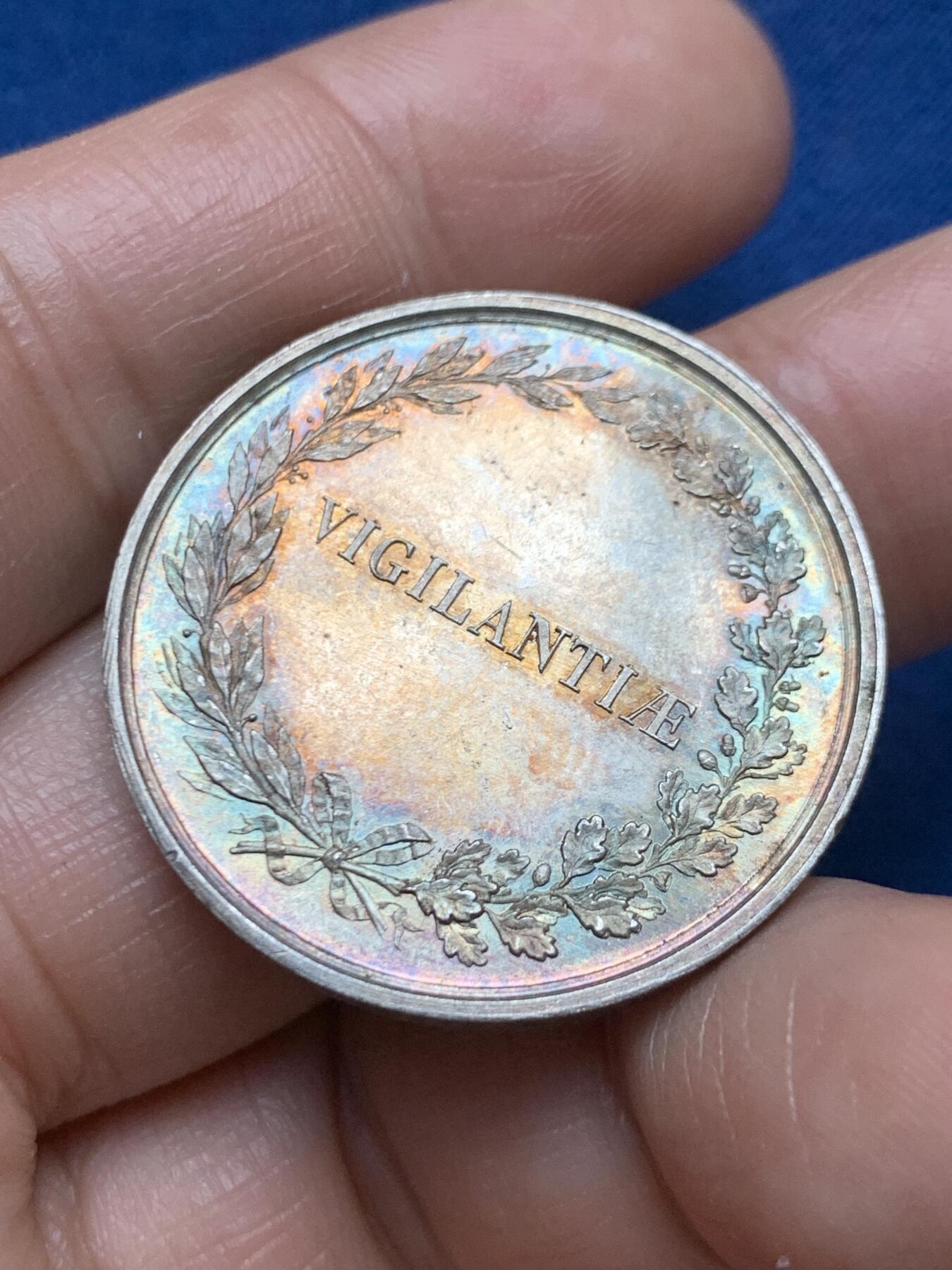 《竞宝斋》第467场 周日，周一 2场连拍 （全场包邮）欢迎送拍 比利时图尔奈市议会纪念银章 12.35克 32.1mm