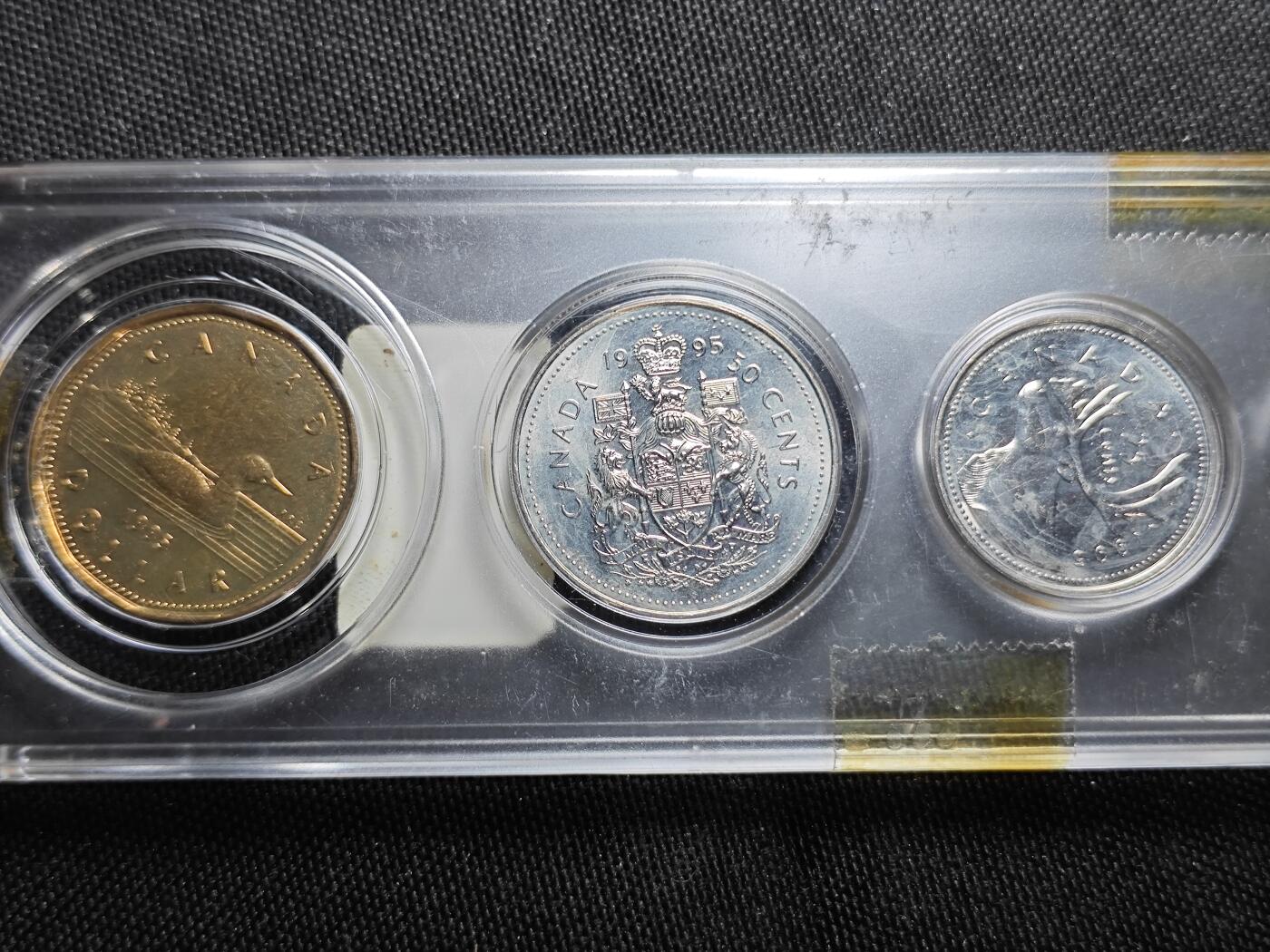 KK钱币收藏小铺   套币 批量/好品散币专场 2月预留时间 周末发货  1995加拿大大小面值清年一套