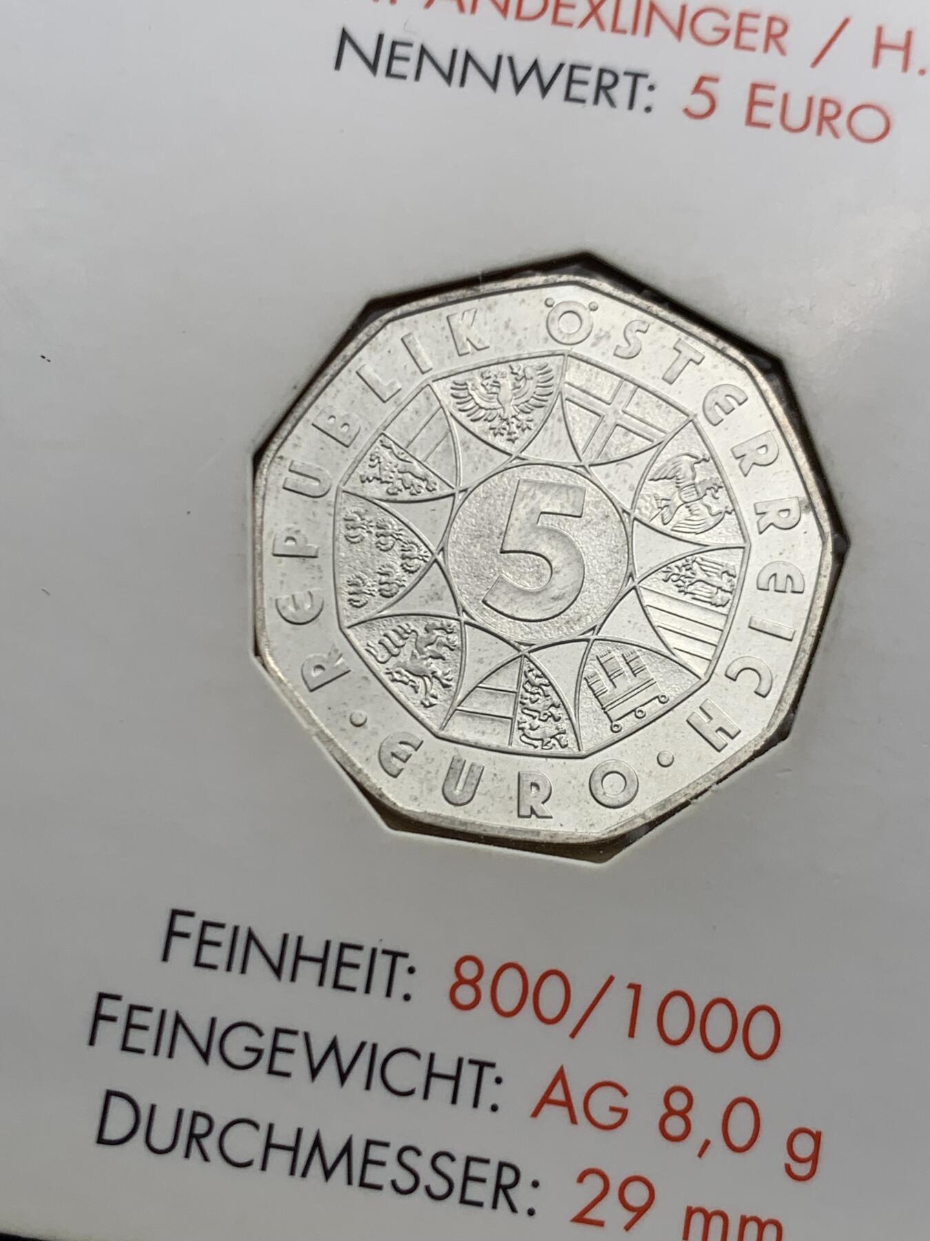 《竞宝斋》第467场 周日，周一 2场连拍 （全场包邮）欢迎送拍 奥地利2002年5欧元类精制银币 美泉宫动物园250周年 10克800银 卡装 （8克是指纯银净重）