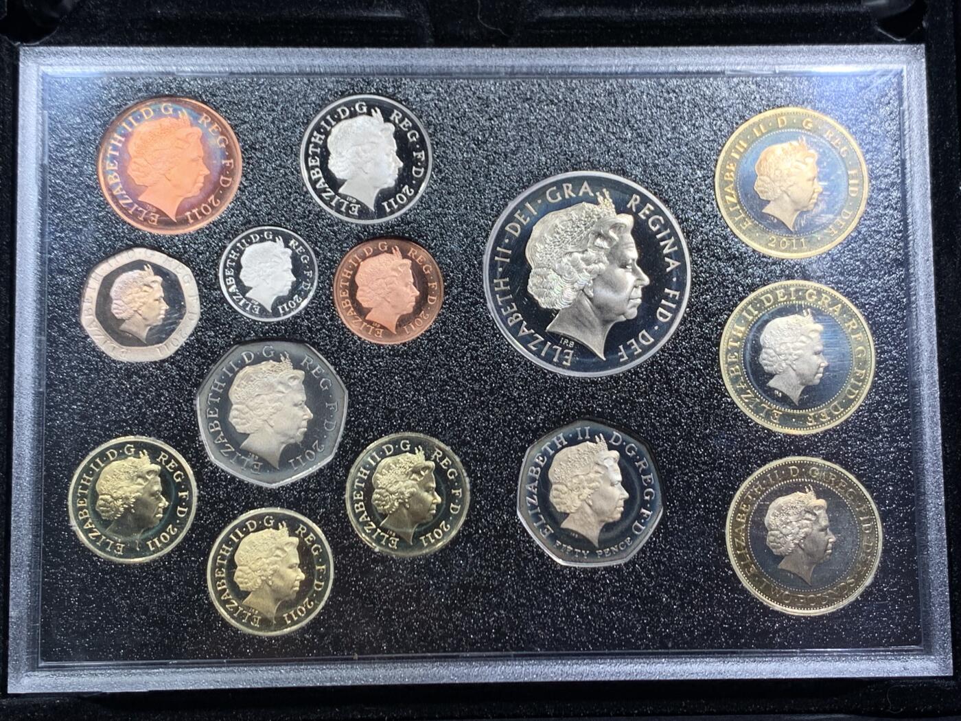 《竞宝斋》第467场 周日，周一 2场连拍 （全场包邮）欢迎送拍 英国2011年14枚标准精制纪念币套 含2枚城市（爱丁堡和卡迪夫）币和一枚5镑 盒证全 发行量：2万 细节见图