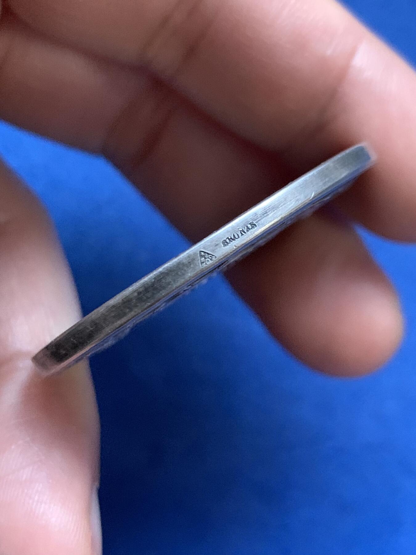 《竞宝斋》第467场 周日，周一 2场连拍 （全场包邮）欢迎送拍 法国农业镀银铜章，直径：41.5mm，重：32g，三角铜标。