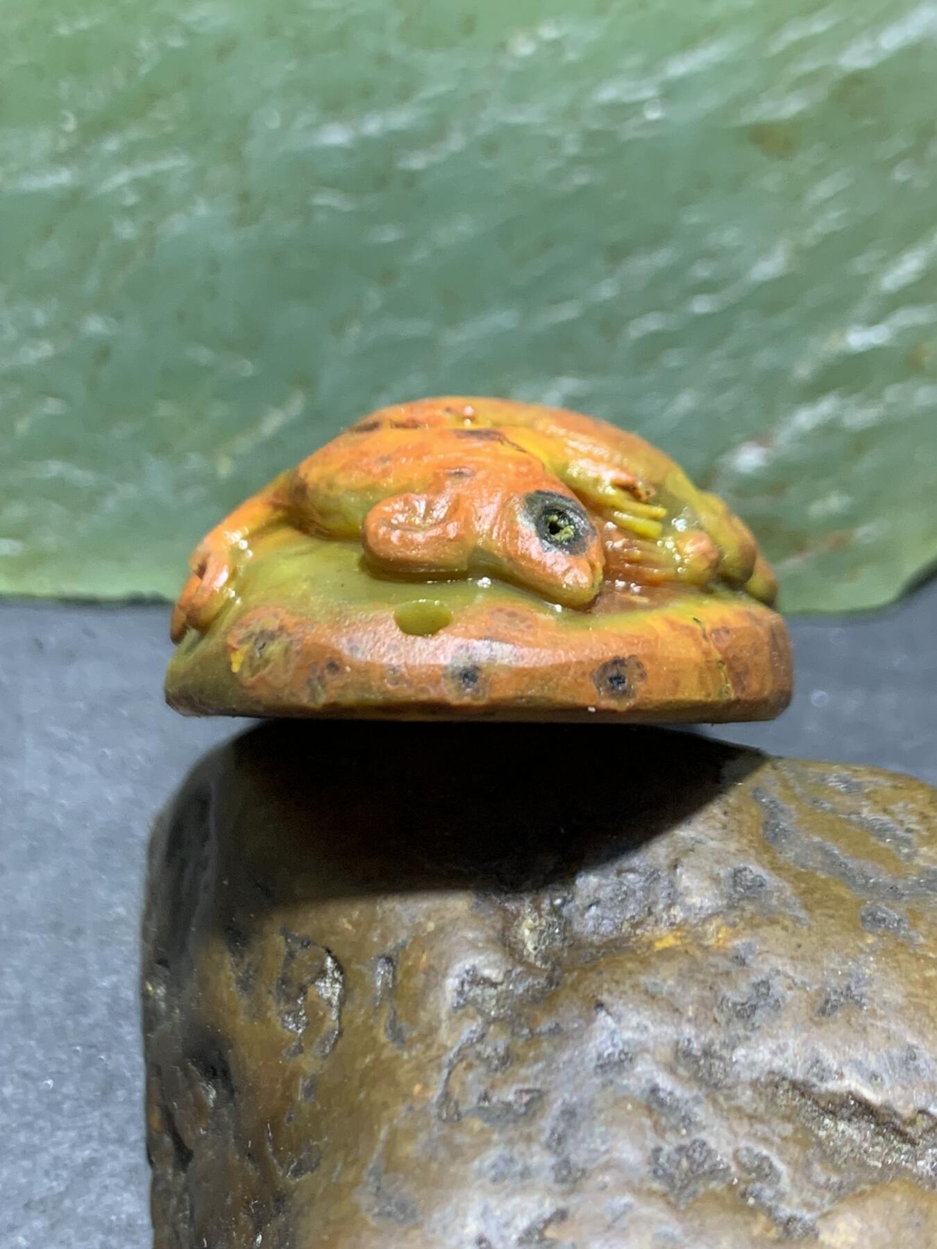 精美亚光冰飘战国红玛瑙手工俏色巧雕鼠来宝吊坠一个，