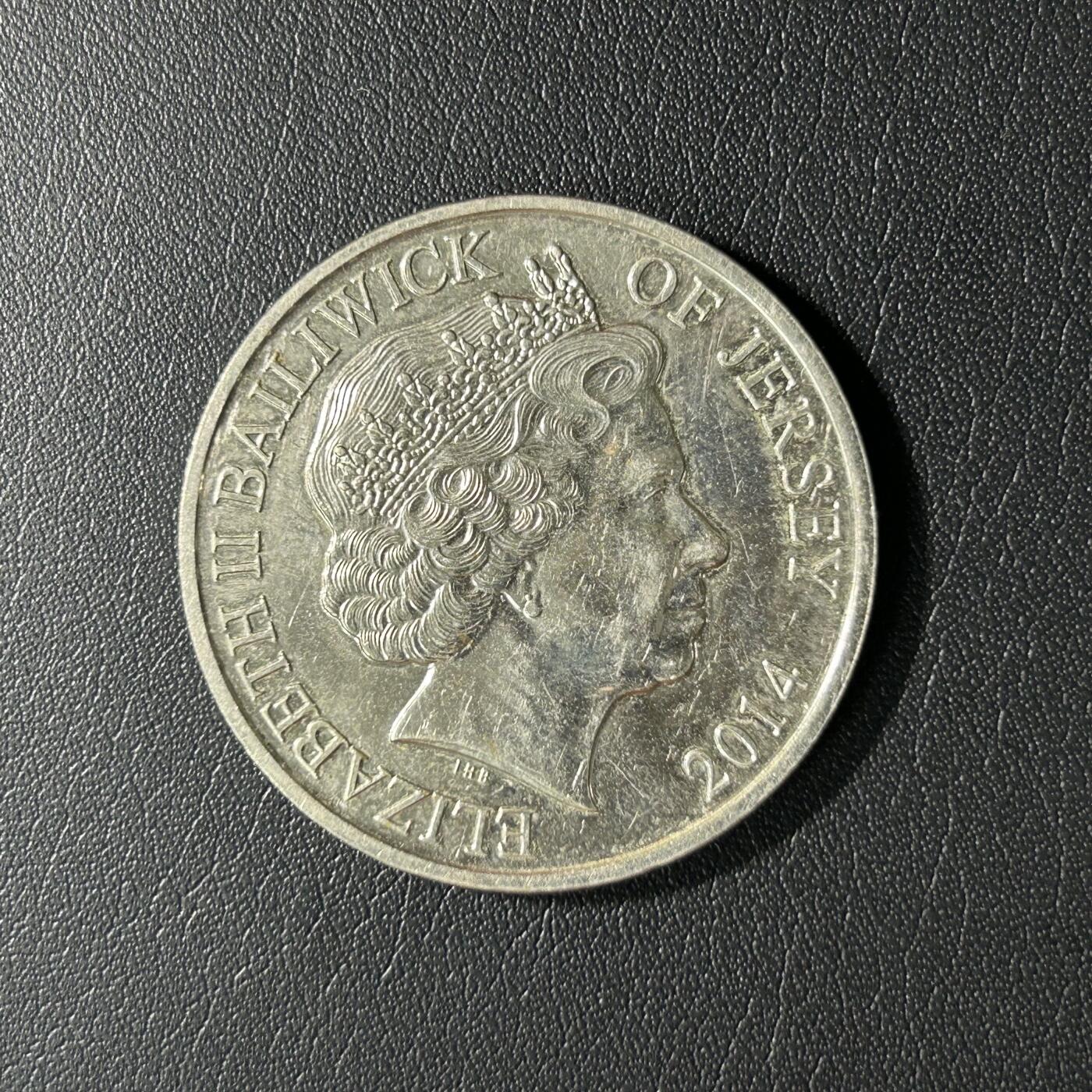 【铜匠收藏】★第141★散币专场 不寄存，30包邮。不满30元，支付5元运费。《接受代拍 代送NGC评级》 泽西岛 2014年 5英镑克朗纪念币