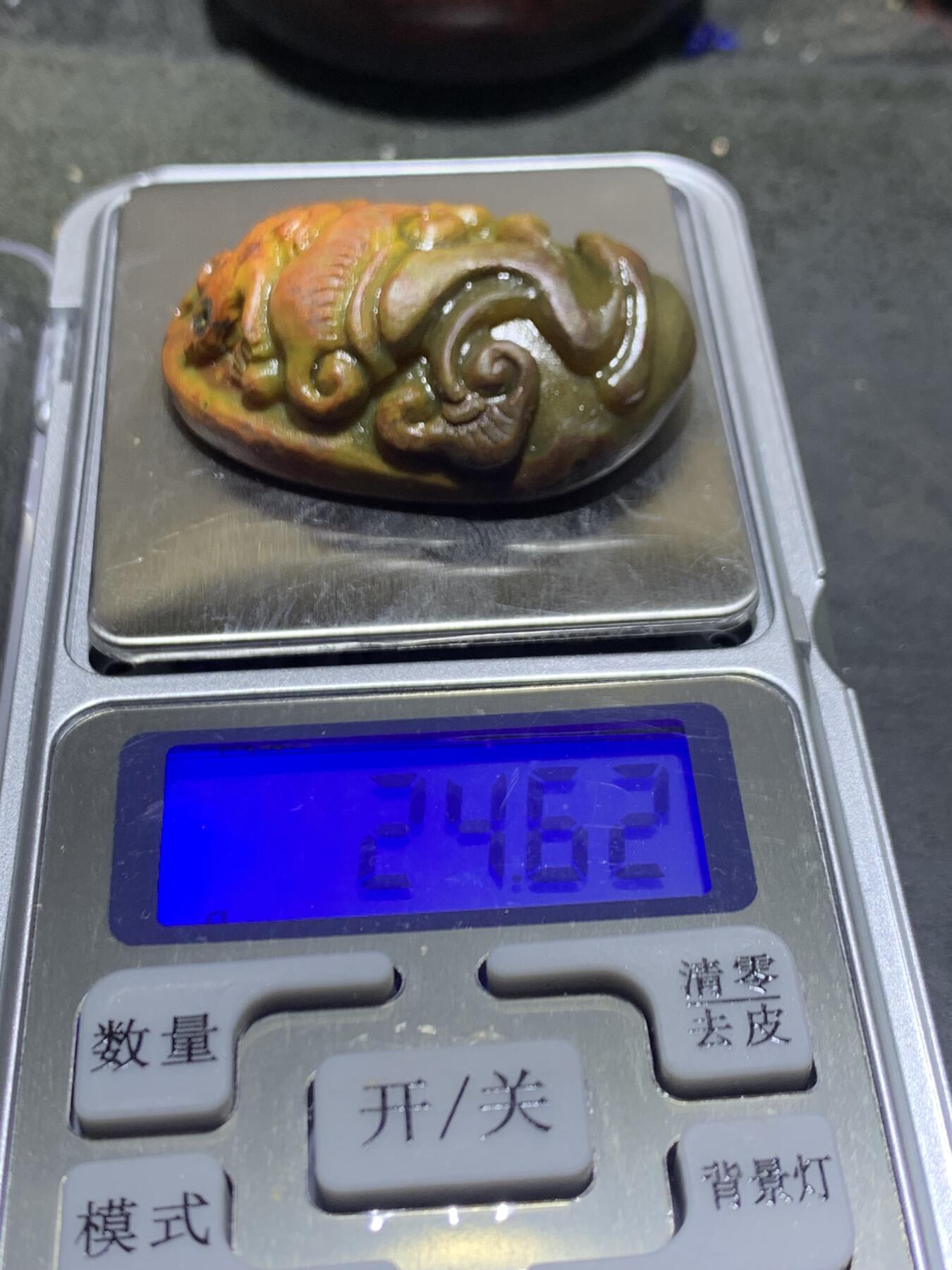 精美亚光冰飘战国红玛瑙手工俏色巧雕鼠来宝吊坠一个，