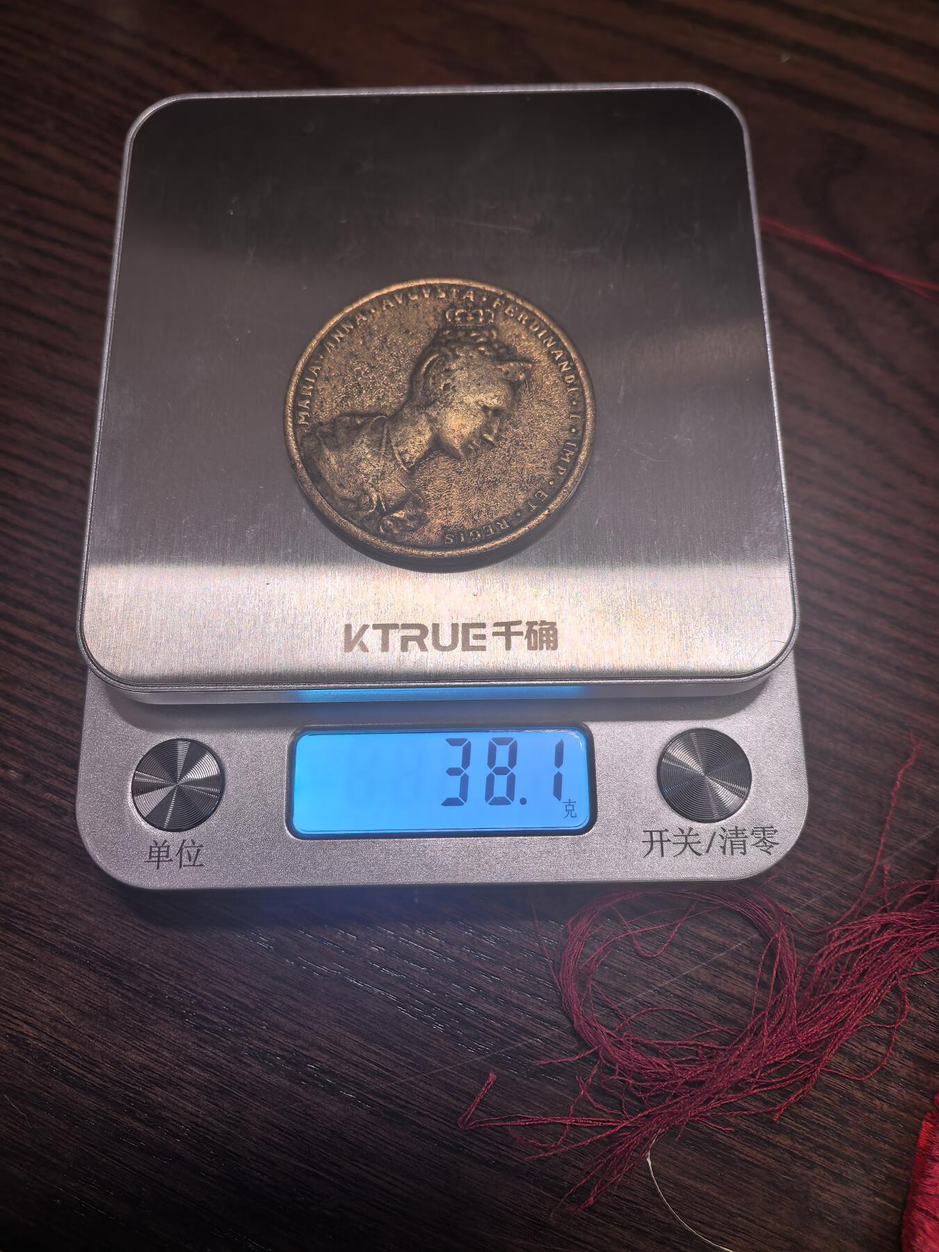 欧洲银章和银币  奥地利帝国玛丽亚·安娜皇后布拉格加冕纪念铜章（1836年）解读 这是一枚为纪念奥地利帝国皇后玛丽亚·安娜（Maria Anna of Savoy）于1836年9月在布拉格加冕为波西米亚女王而发行的官方纪念铜章，属于哈布斯堡王朝重要的历史实物。