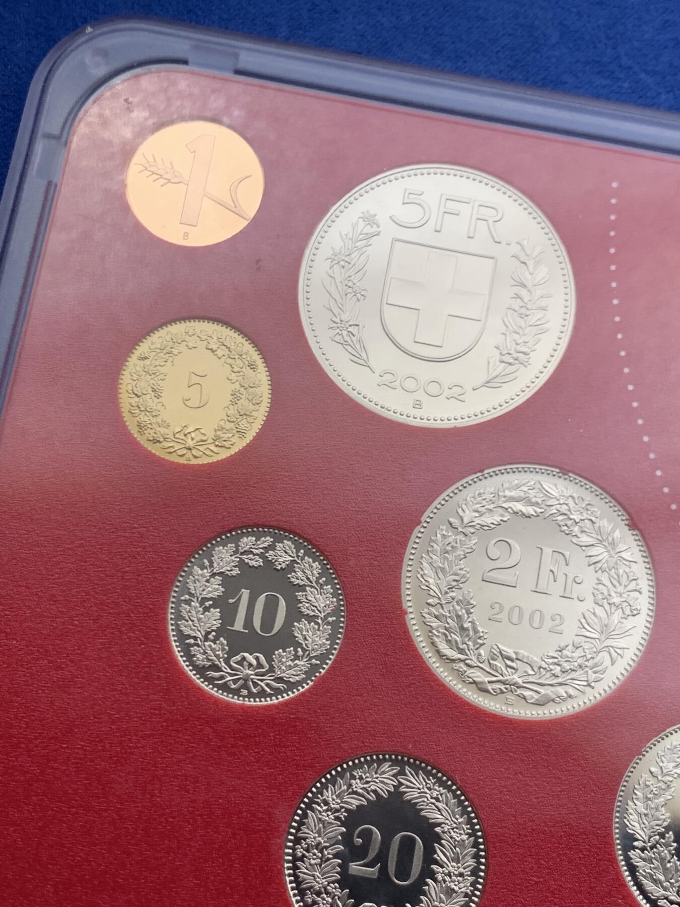 《竞宝斋》第467场 周日，周一 2场连拍 （全场包邮）欢迎送拍 瑞士 2002年 少见 原装塑盒 全套9枚 带双金属 套币