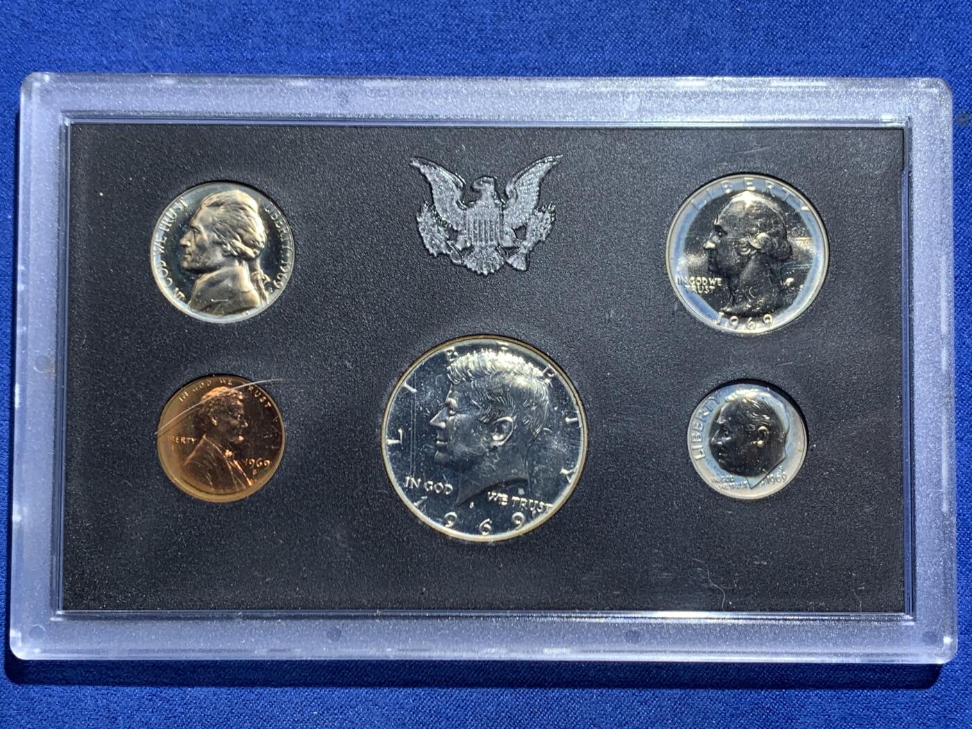 《竞宝斋》第467场 周日，周一 2场连拍 （全场包邮）欢迎送拍 美国1969年5枚精制纪念币套 带盒