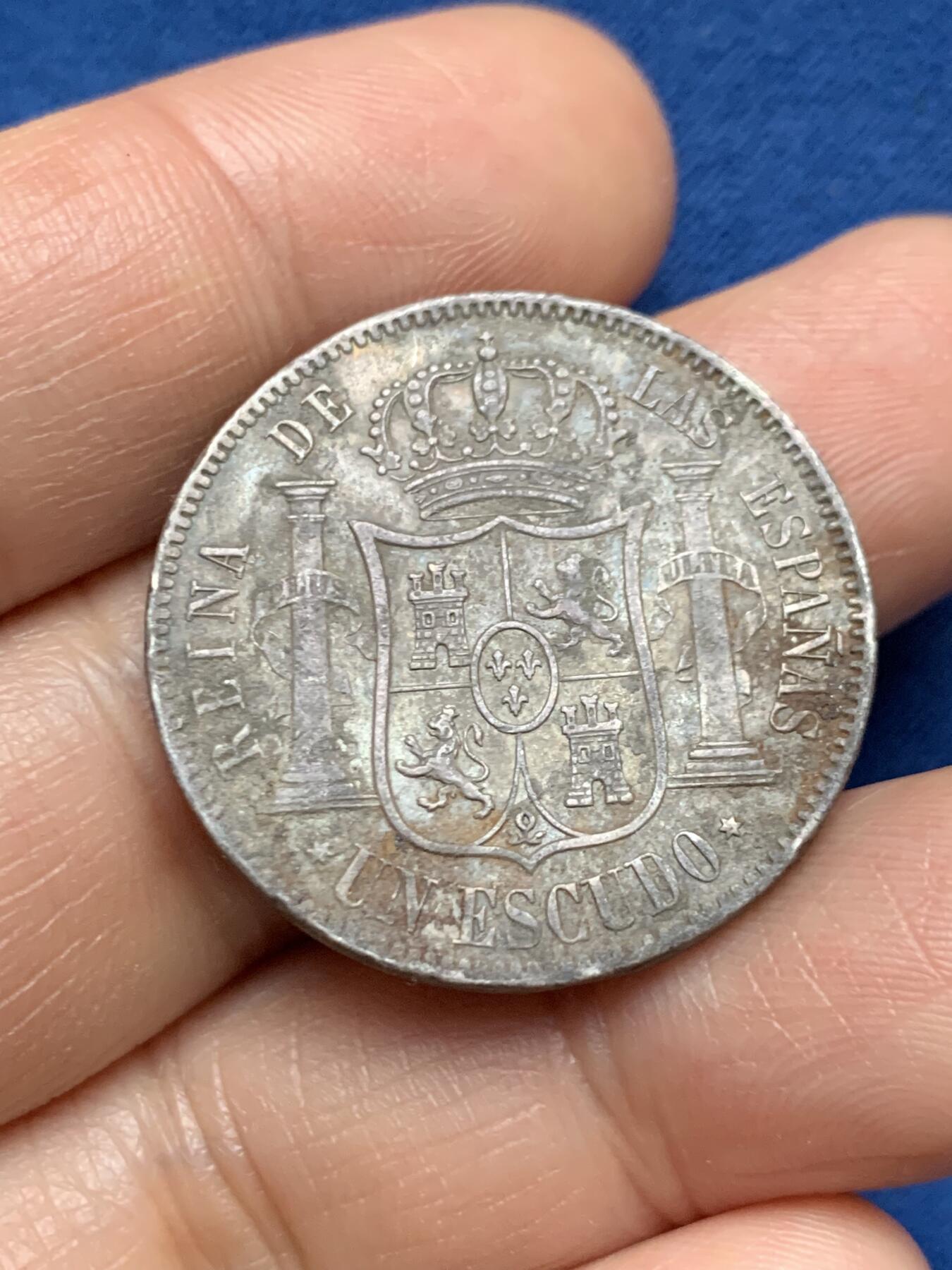 《竞宝斋》第467场 周日，周一 2场连拍 （全场包邮）欢迎送拍 少见品种 西班牙伊莎贝拉二世1埃斯库多银币，重12.7克，成色900银，高点保存不错，十分少见的品种，细节见图。