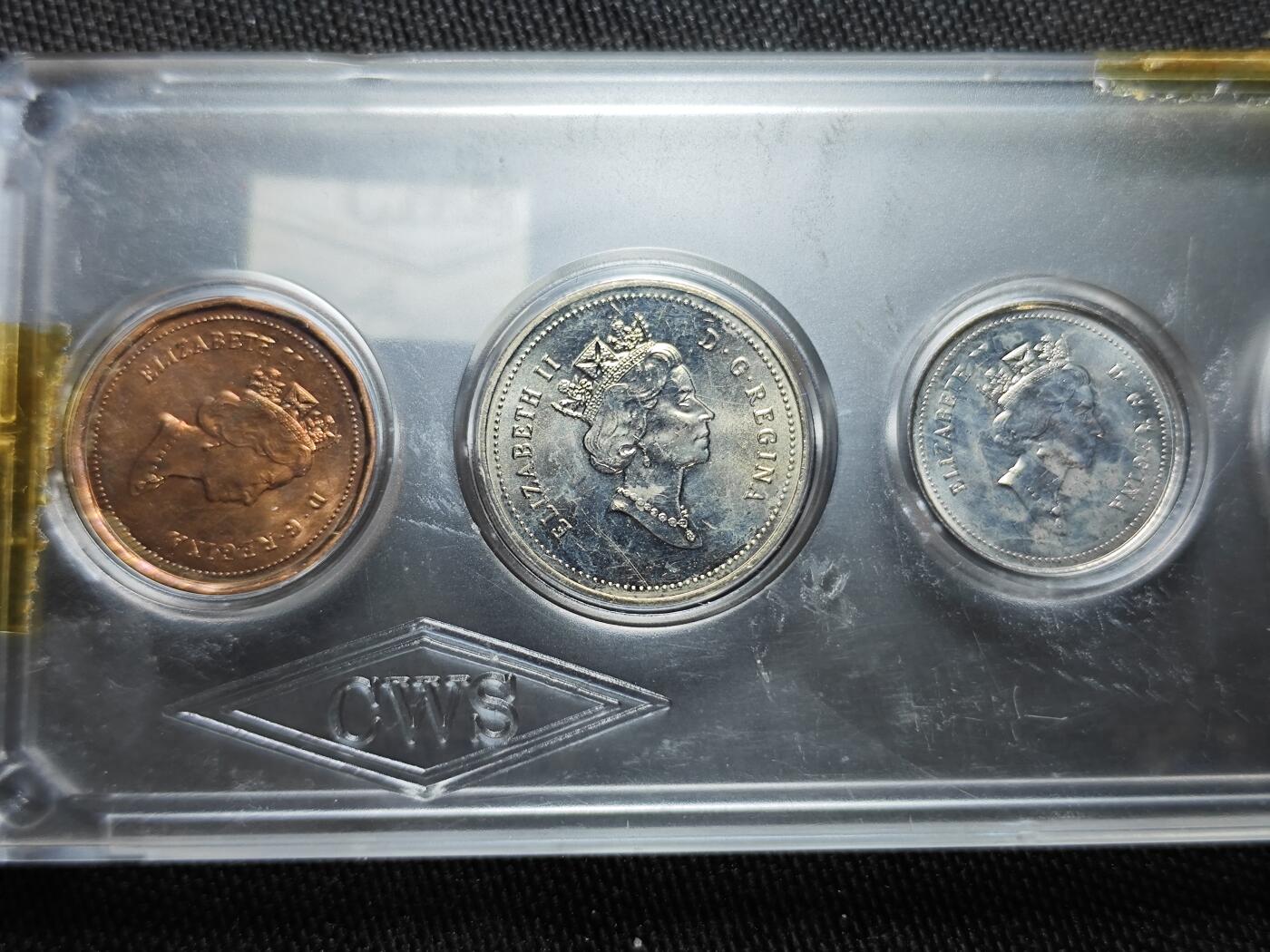 KK钱币收藏小铺   套币 批量/好品散币专场 2月预留时间 周末发货  1995加拿大大小面值清年一套