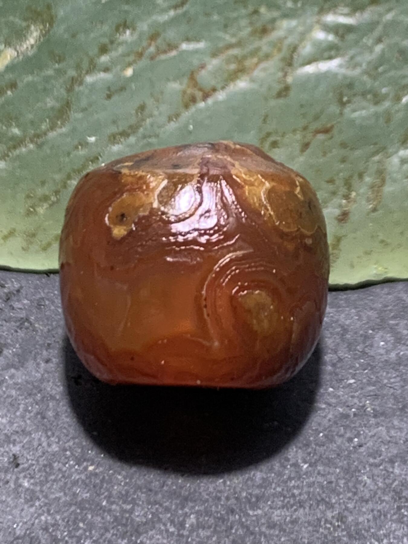 高玉化风化纹酒红玛瑙随形桶珠一颗