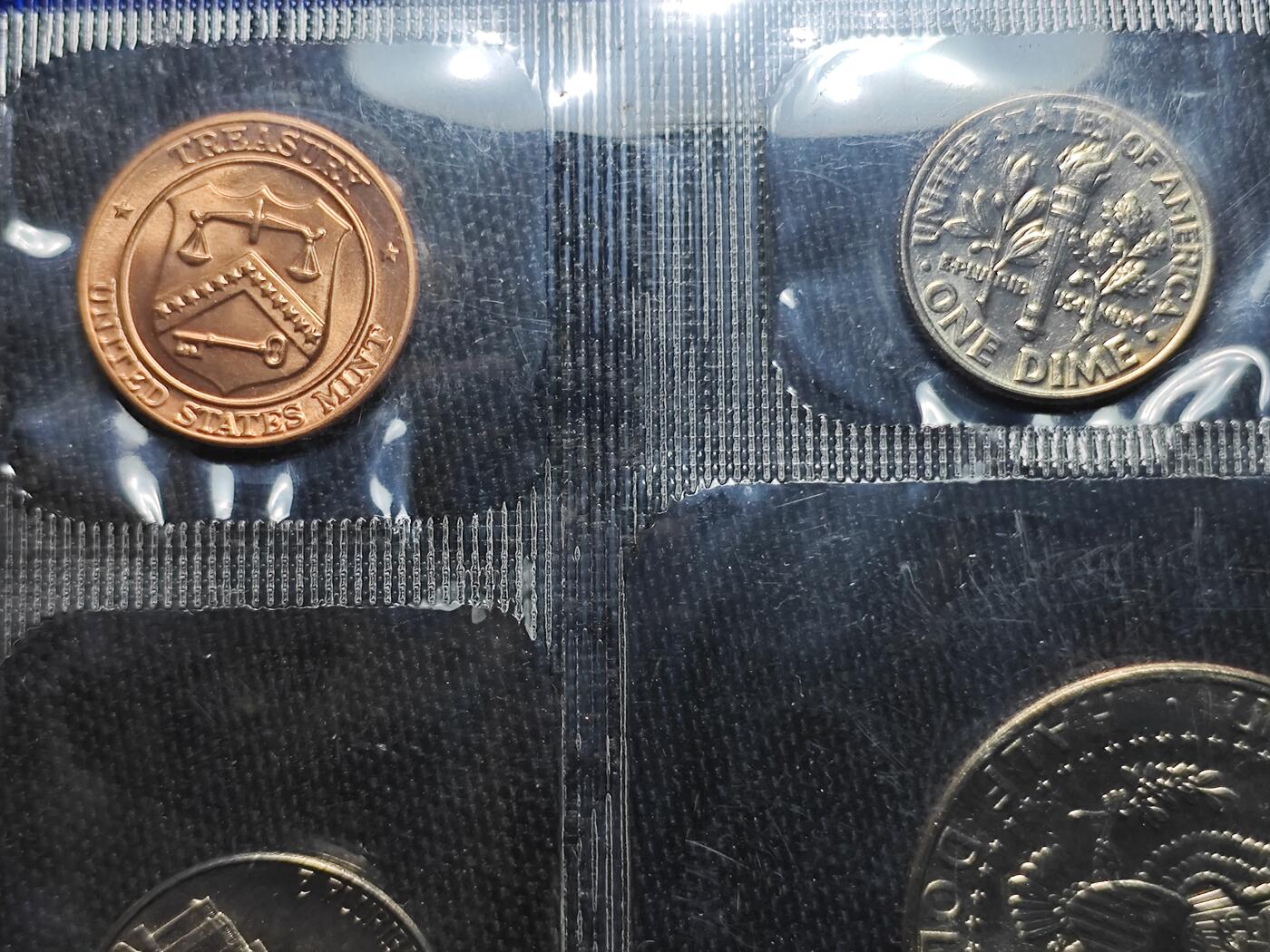 KK钱币收藏小铺   套币 批量/好品散币专场 2月预留时间 周末发货  1986美国大小面值清年一套 含造币厂纪念章