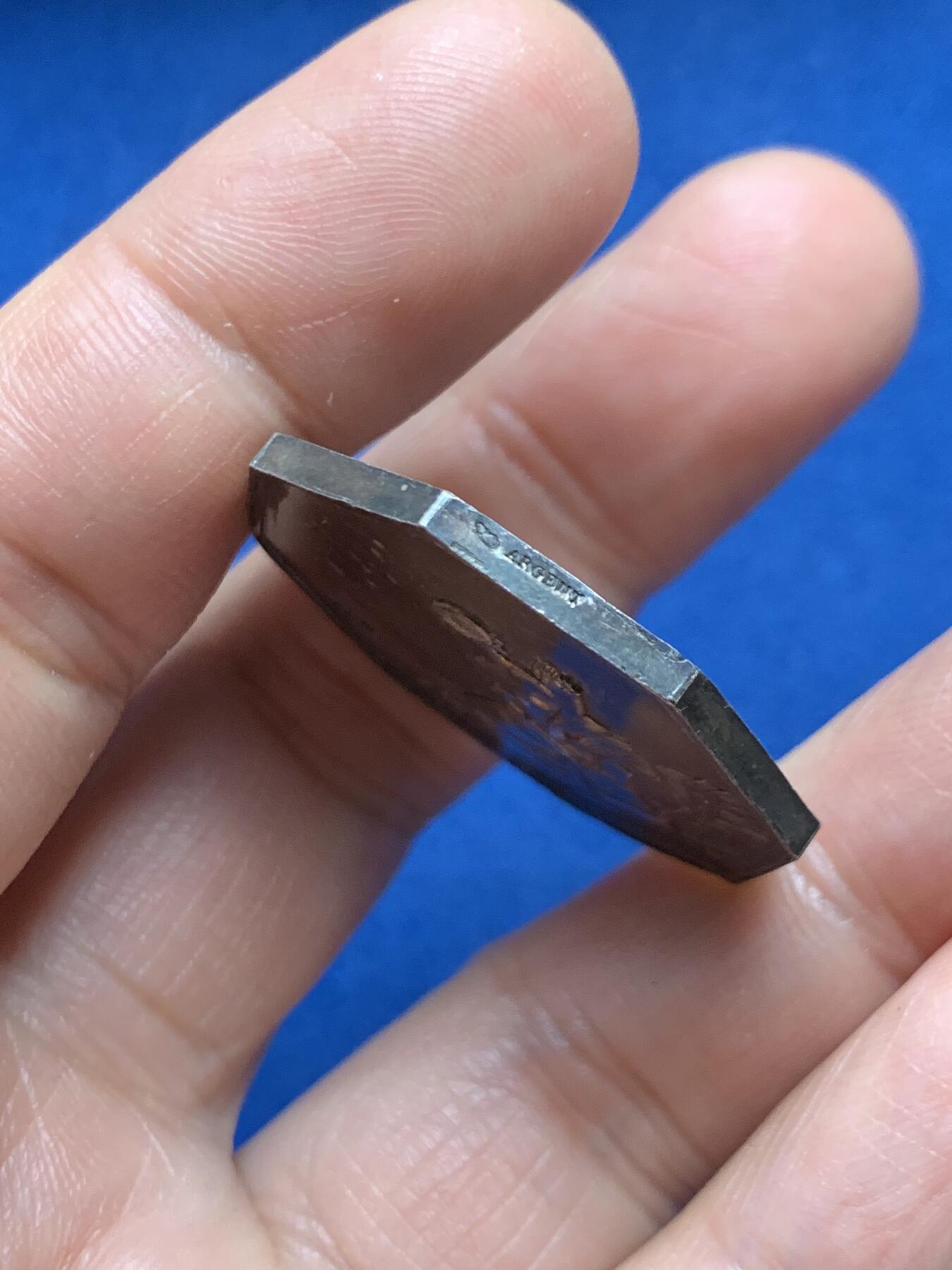 《竞宝斋》第467场 周日，周一 2场连拍 （全场包邮）欢迎送拍 法国清凉八角银质代币，直径：32.5mm，16.35g，边铭：丰饶角 ARGENT，少见，双面五彩包浆