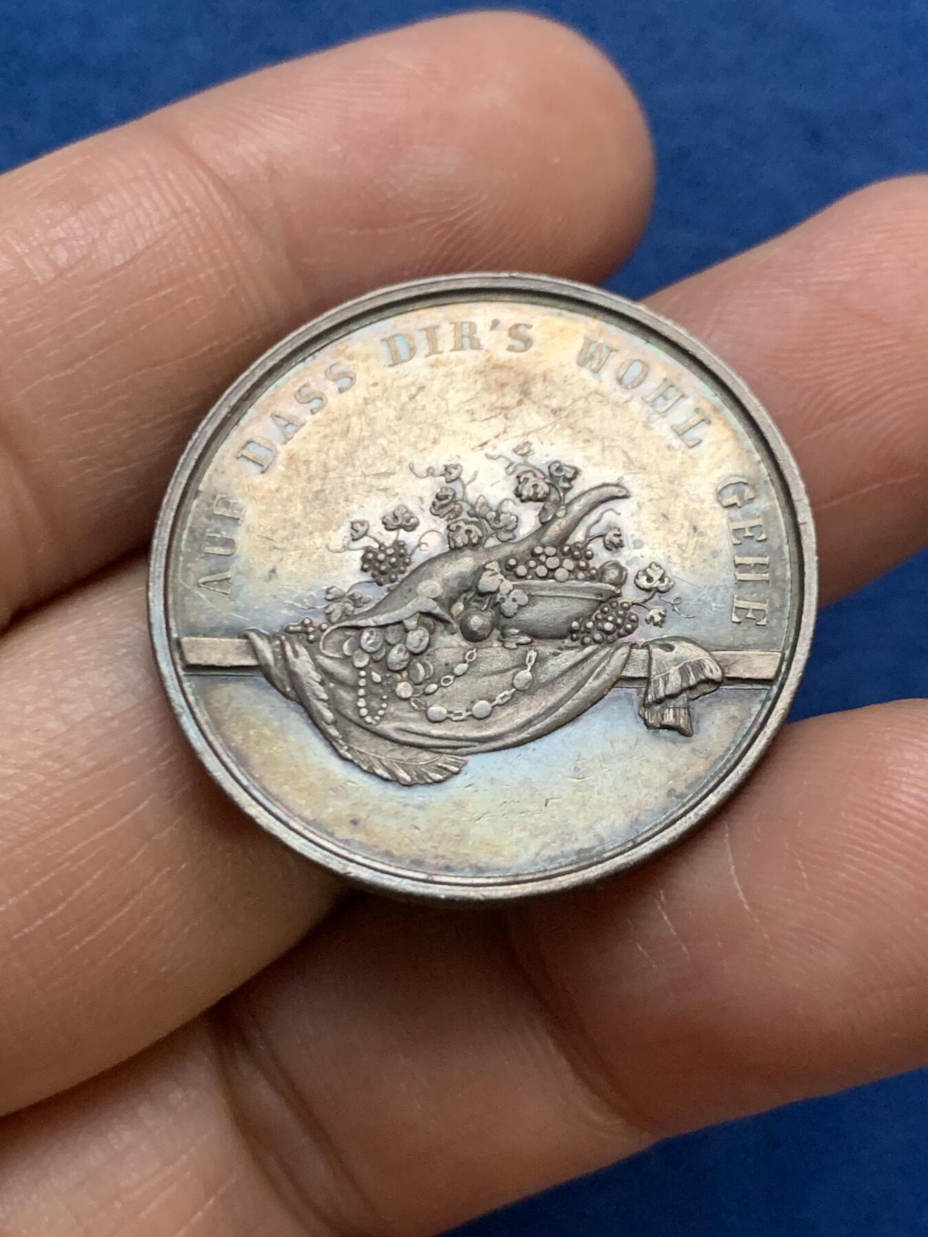 《竞宝斋》第467场 周日，周一 2场连拍 （全场包邮）欢迎送拍 19世纪 银章 细节丰富 状态不错  9.2g 29.8mm