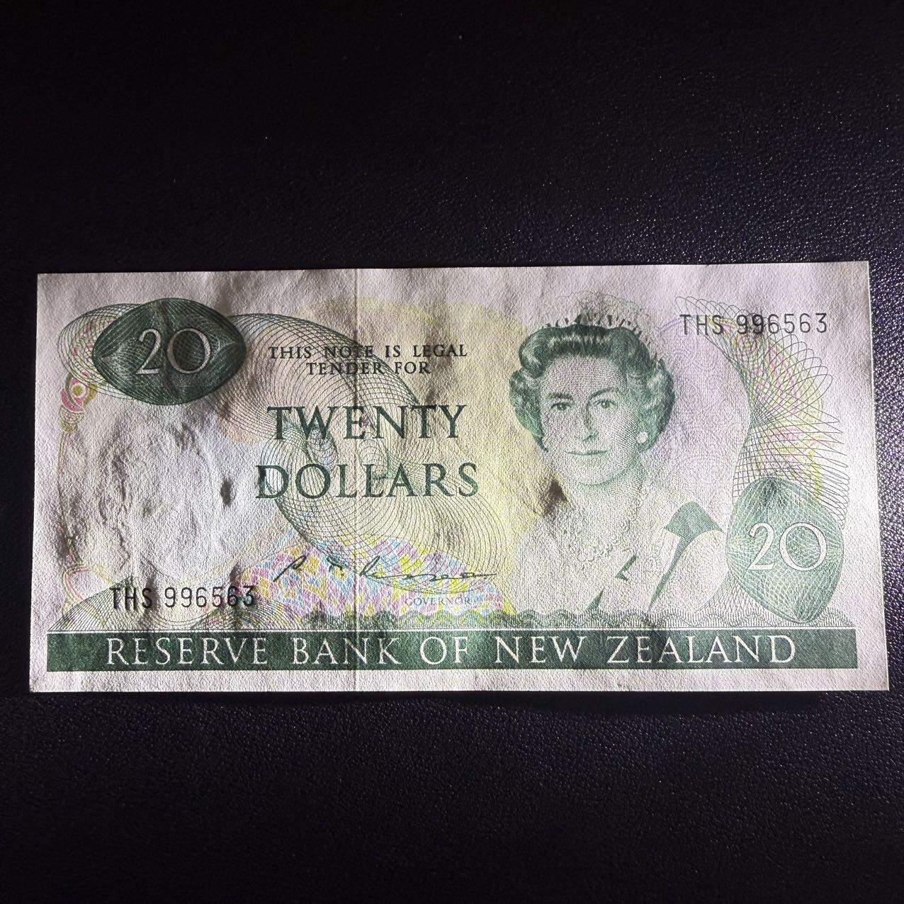 第15期 库存 新西兰 1985年20 全新unc- 背面有一处小黄点