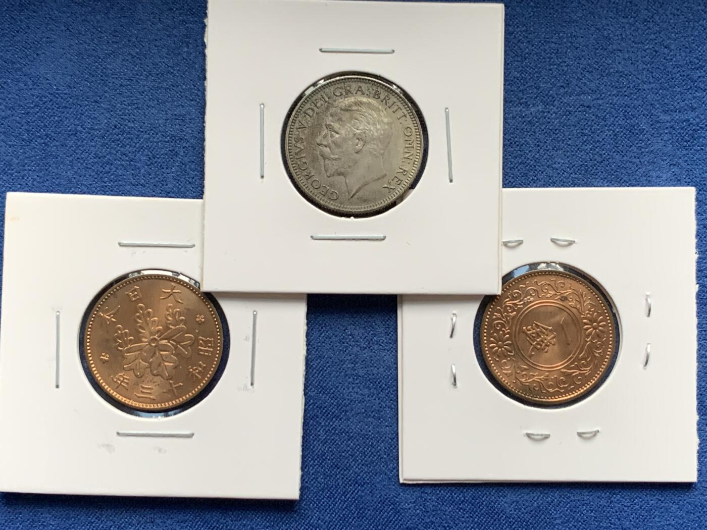 《竞宝斋》第467场 周日，周一 2场连拍 （全场包邮）欢迎送拍 三枚一组 两枚日本一钱桐叶铜币bu品相 一枚英国1927年乔治五世1先令 高点无磨损 未流通状态