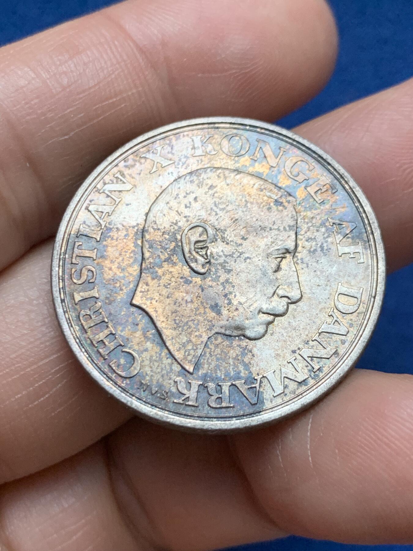 《竞宝斋》第467场 周日，周一 2场连拍 （全场包邮）欢迎送拍 丹麦1945年克里斯蒂安十世国王诞辰75周年银币 15g 800银