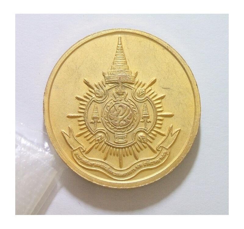 泰国国王普密蓬青年像 高浮雕精制镀金章 33MM