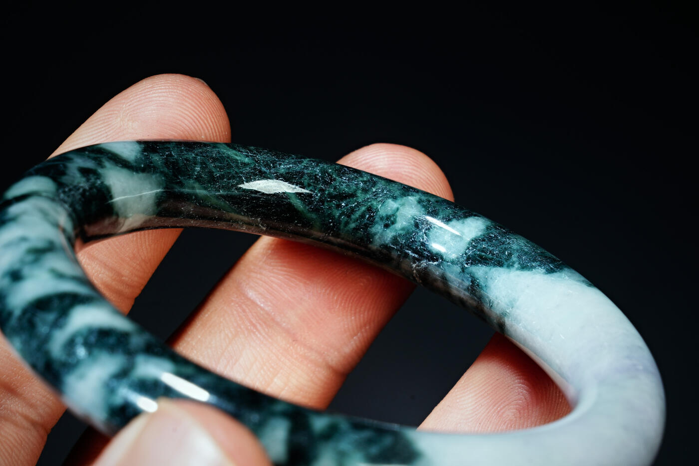 上海都达杂项专场四十四【全场包邮】  天然冰绿花翡翠（A货）圆条手镯 附鉴定证书91-73