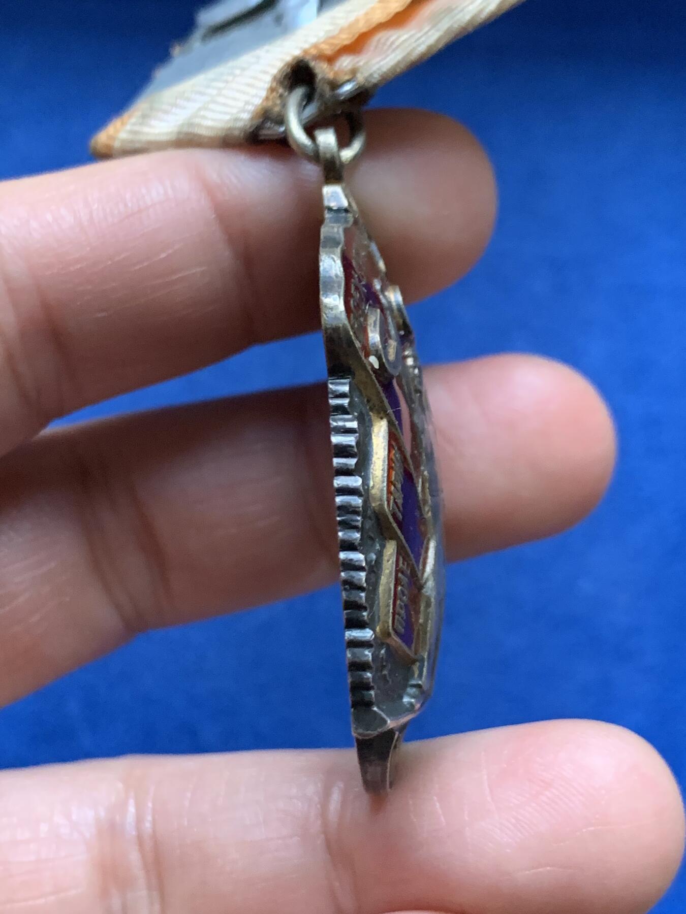 《竞宝斋》第467场 周日，周一 2场连拍 （全场包邮）欢迎送拍 苏联劳动荣誉勋章 银质 带绶带总重约40克