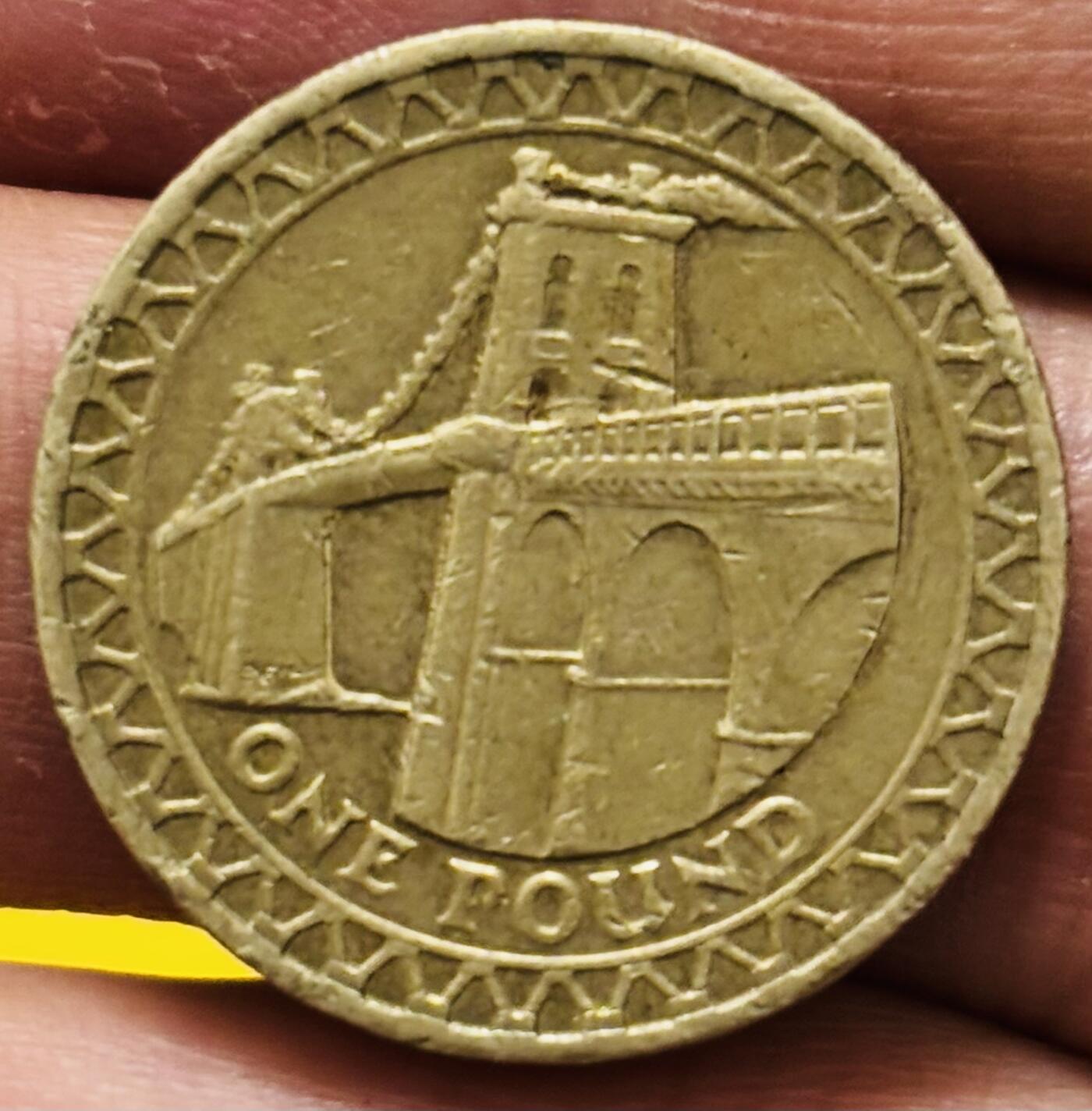 文馨钱币收藏第 295 场，（元宵场）各种银币散币纪念章，长期接代拍业务 好品 2005 年 英国1镑 威尔士梅奈斜拉桥 