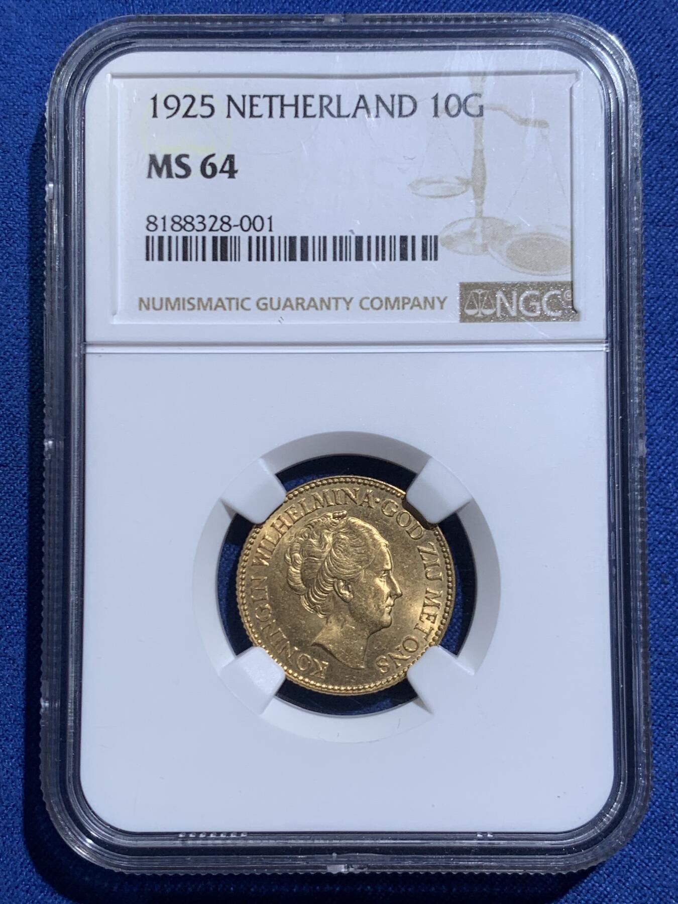 《竞宝斋》第467场 周日，周一 2场连拍 （全场包邮）欢迎送拍 NGC MS64 荷兰1925年威廉明娜女王10盾金币，高分适合收藏，6.72g，900金。