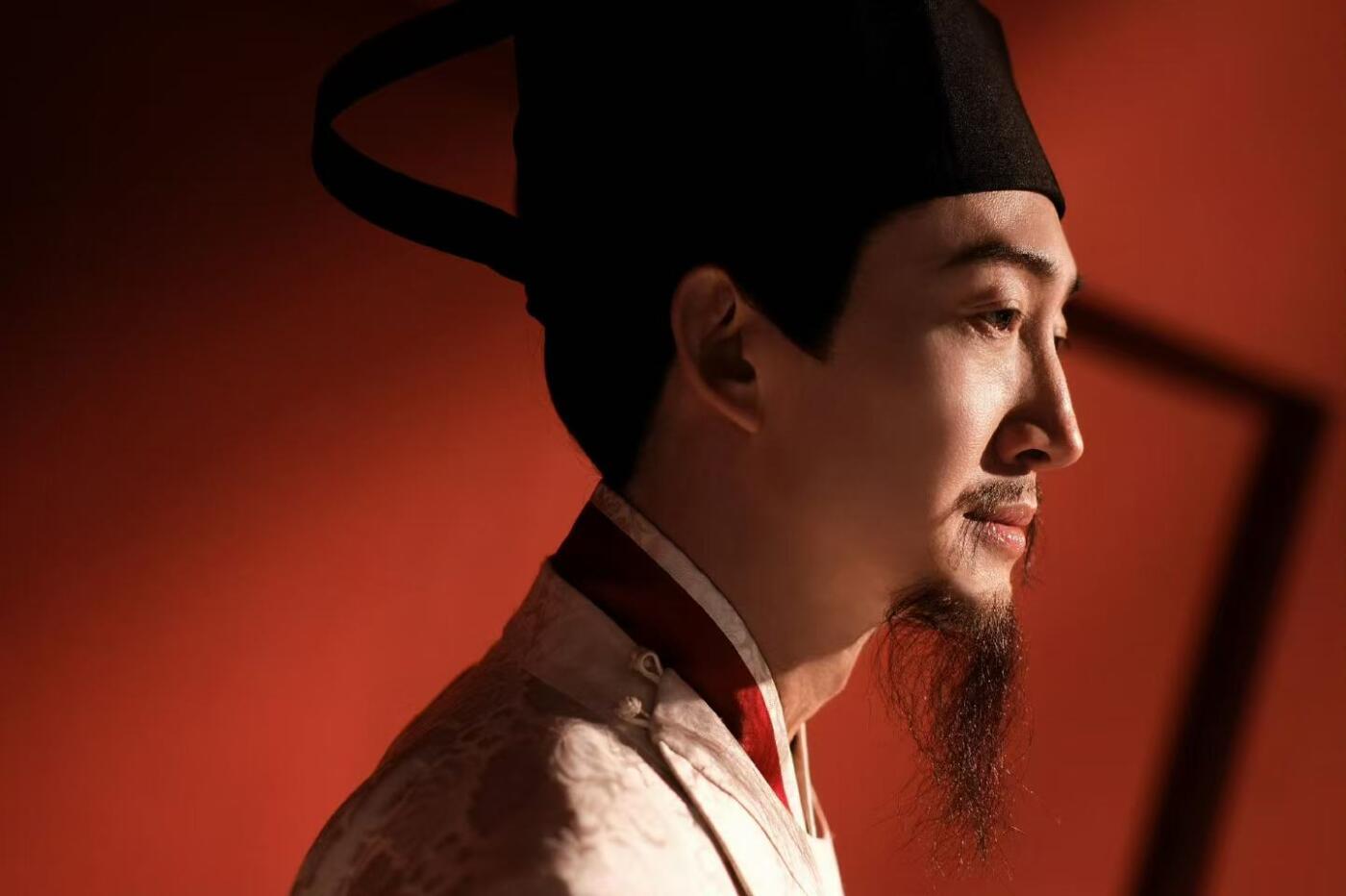 零元拍： 王阳亲笔签名2026总台马年春晚六月荷花花神春帖，祝君“幸福快乐”！