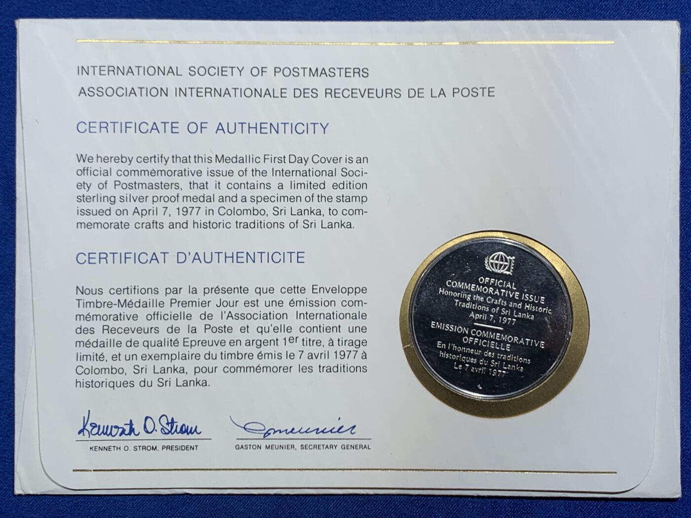 《竞宝斋》第467场 周日，周一 2场连拍 （全场包邮）欢迎送拍 1977年国际邮政局长协会发行纪念章，首日封为斯里兰卡宝石大象，由艺术家唐纳德·博尔哈设计，富兰克林造币厂铸造，重20.5克，标准925银