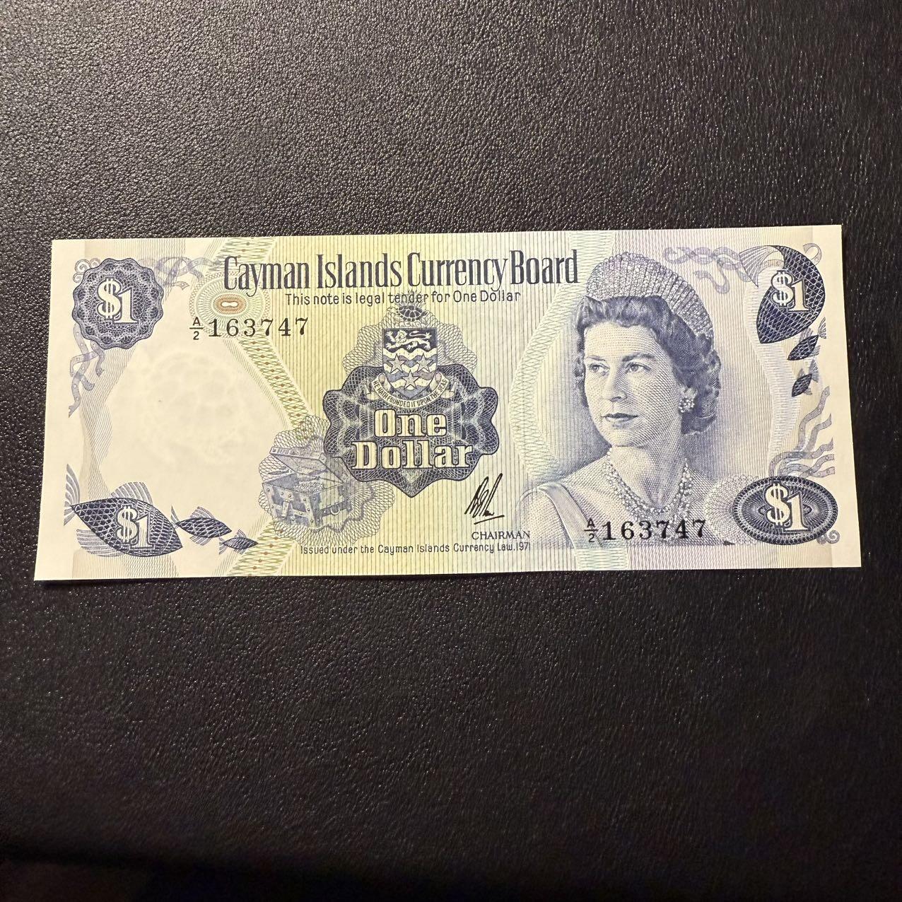 第15期 库存 开曼群岛1971年1元 高冠女王 全新unc