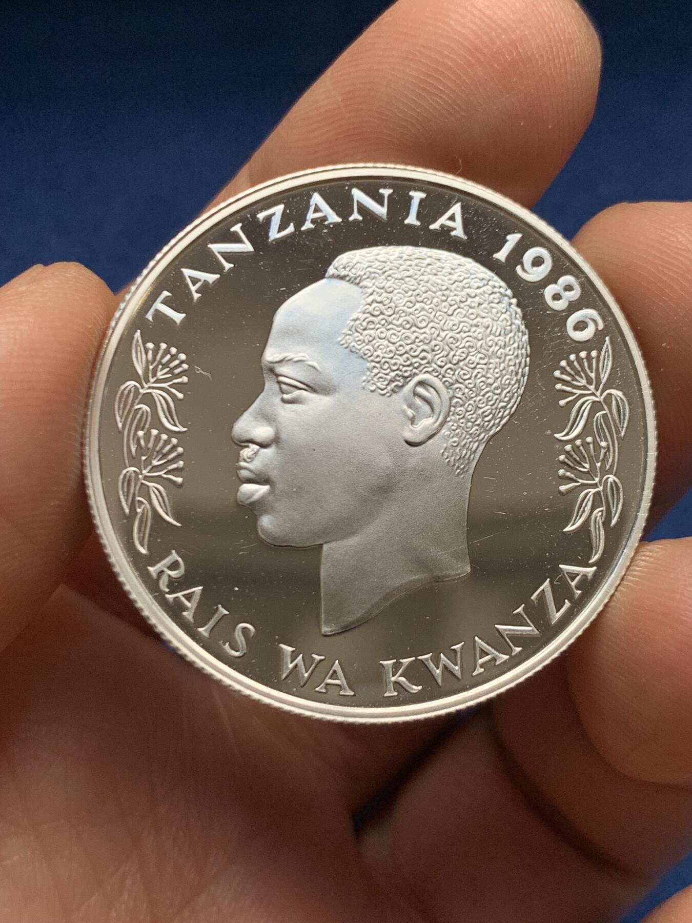 《竞宝斋》第467场 周日，周一 2场连拍 （全场包邮）欢迎送拍 坦桑尼亚1986年保护野生动物大象100先令银币 925银 19.5克