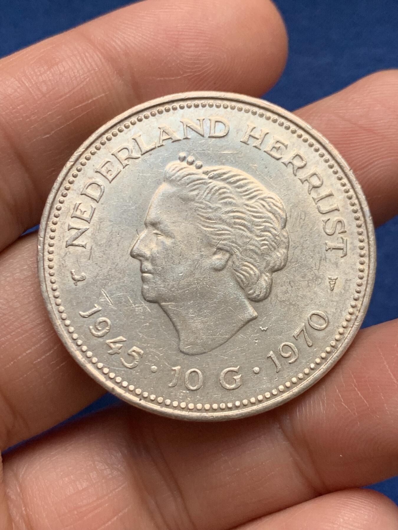 《竞宝斋》第467场 周日，周一 2场连拍 （全场包邮）欢迎送拍 荷兰1970年解放25周年纪念银币 正面朱莉安娜王后头像 背面威廉明娜女王头像 25g 720银