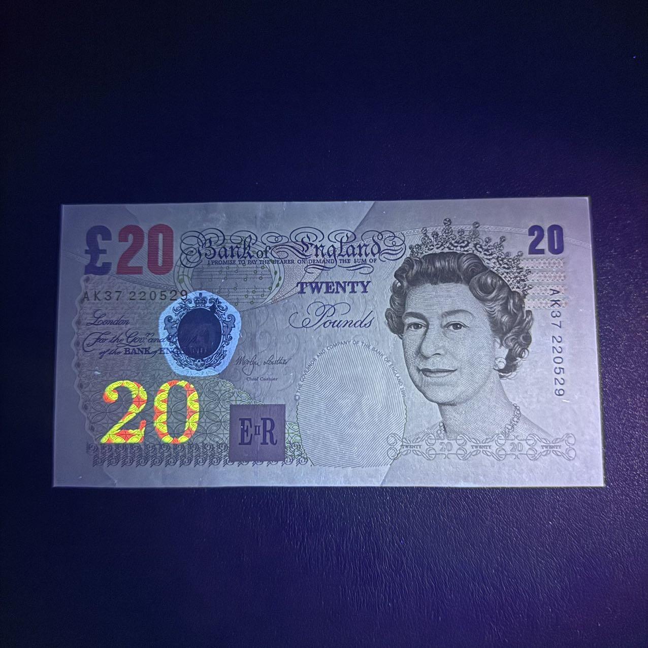 第15期 库存 英国 1999年 20镑 全新unc- 边缘轻微潮