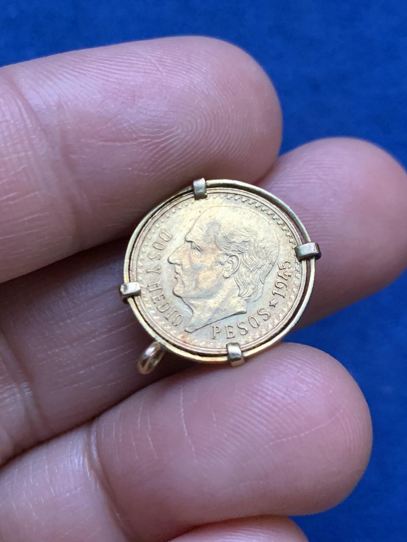 《竞宝斋》第467场 周日，周一 2场连拍 （全场包邮）欢迎送拍 墨西哥 1945年 2.5比索 金币 2.0833克 900金（总重2.5克）环部分约为555金