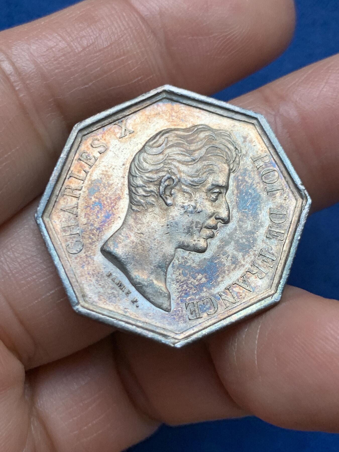 《竞宝斋》第467场 周日，周一 2场连拍 （全场包邮）欢迎送拍 法国里昂火灾保险公司银质八角代币 12.08克 30.2mm，避火兽蝾螈 早期无边铭版本 热门品种 值得收藏