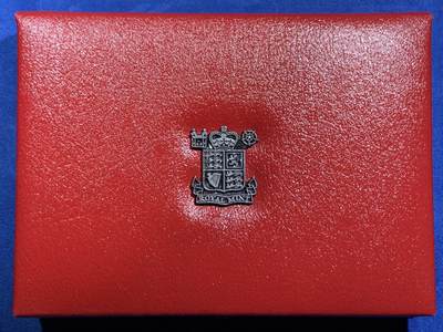 《竞宝斋》第467场 周日，周一 2场连拍 （全场包邮）欢迎送拍 - 英国1987年精制套币，带1枚1英镑橡树精制币，7枚币，盒证齐全，品相精美，高档盒装