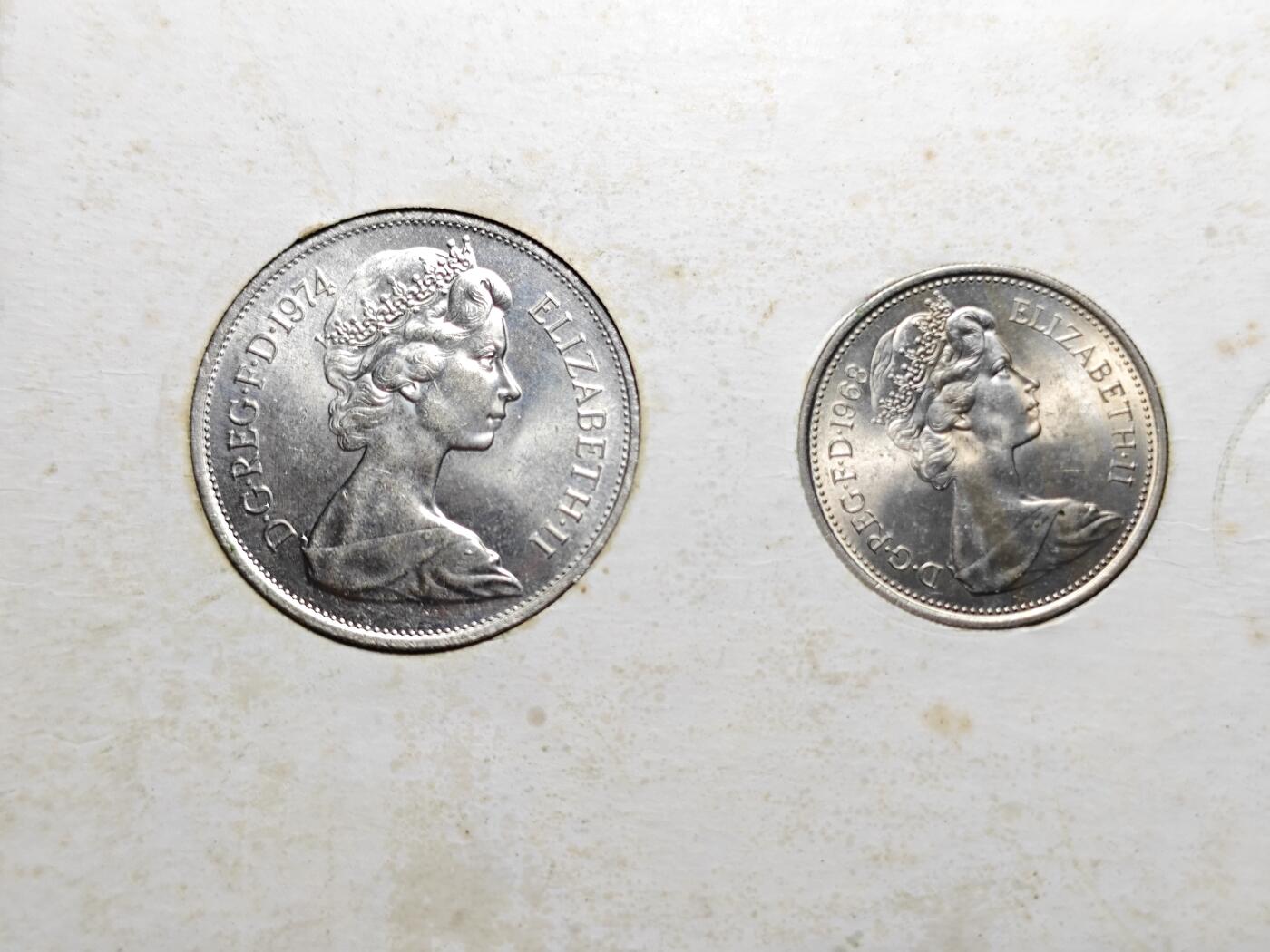 KK钱币收藏小铺   套币 批量/好品散币专场 2月预留时间 周末发货  英国套币 带50分纪念章