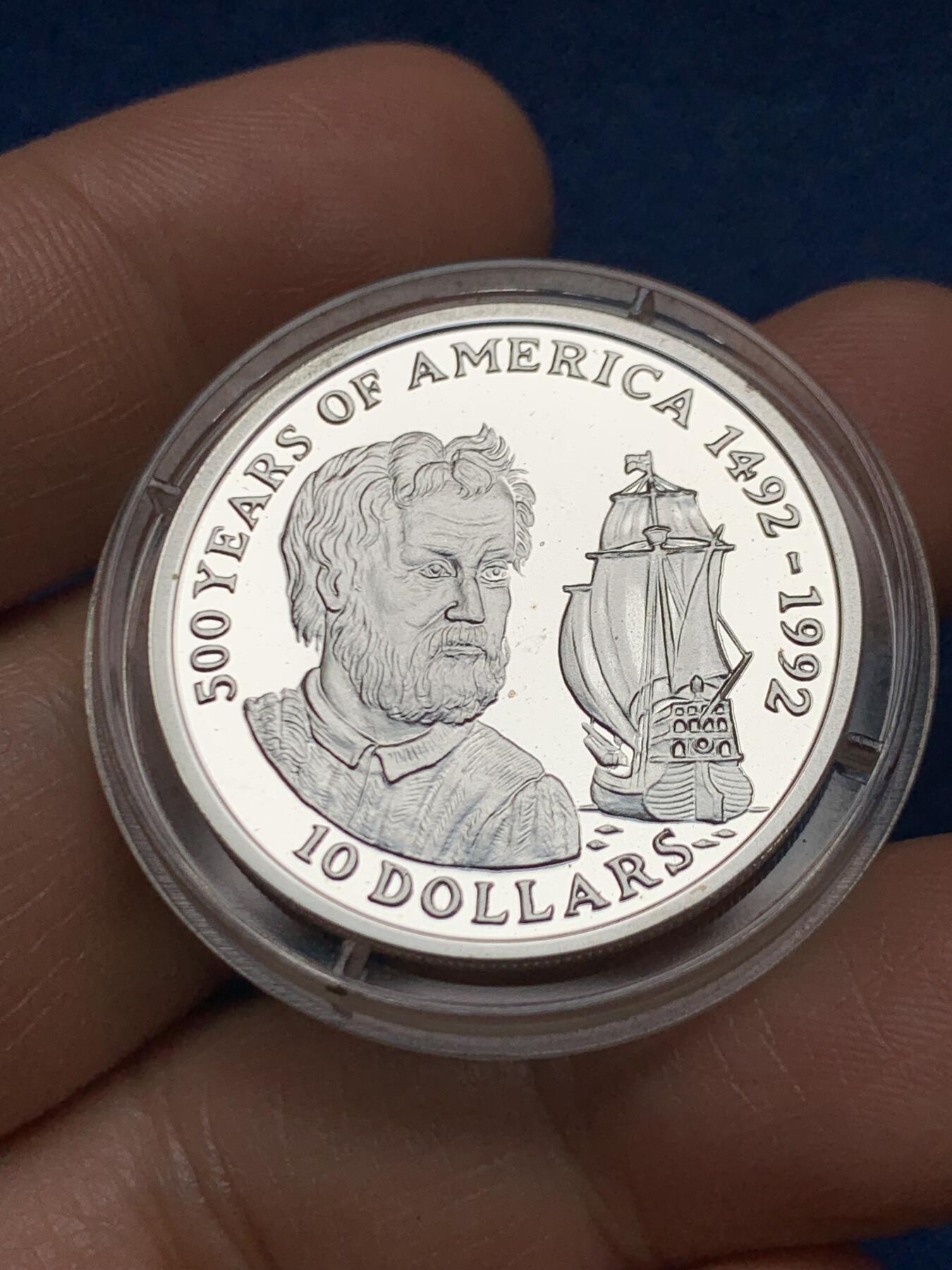 《竞宝斋》第467场 周日，周一 2场连拍 （全场包邮）欢迎送拍 库克群岛1990年发现美洲500周年银币 925银 10.25g