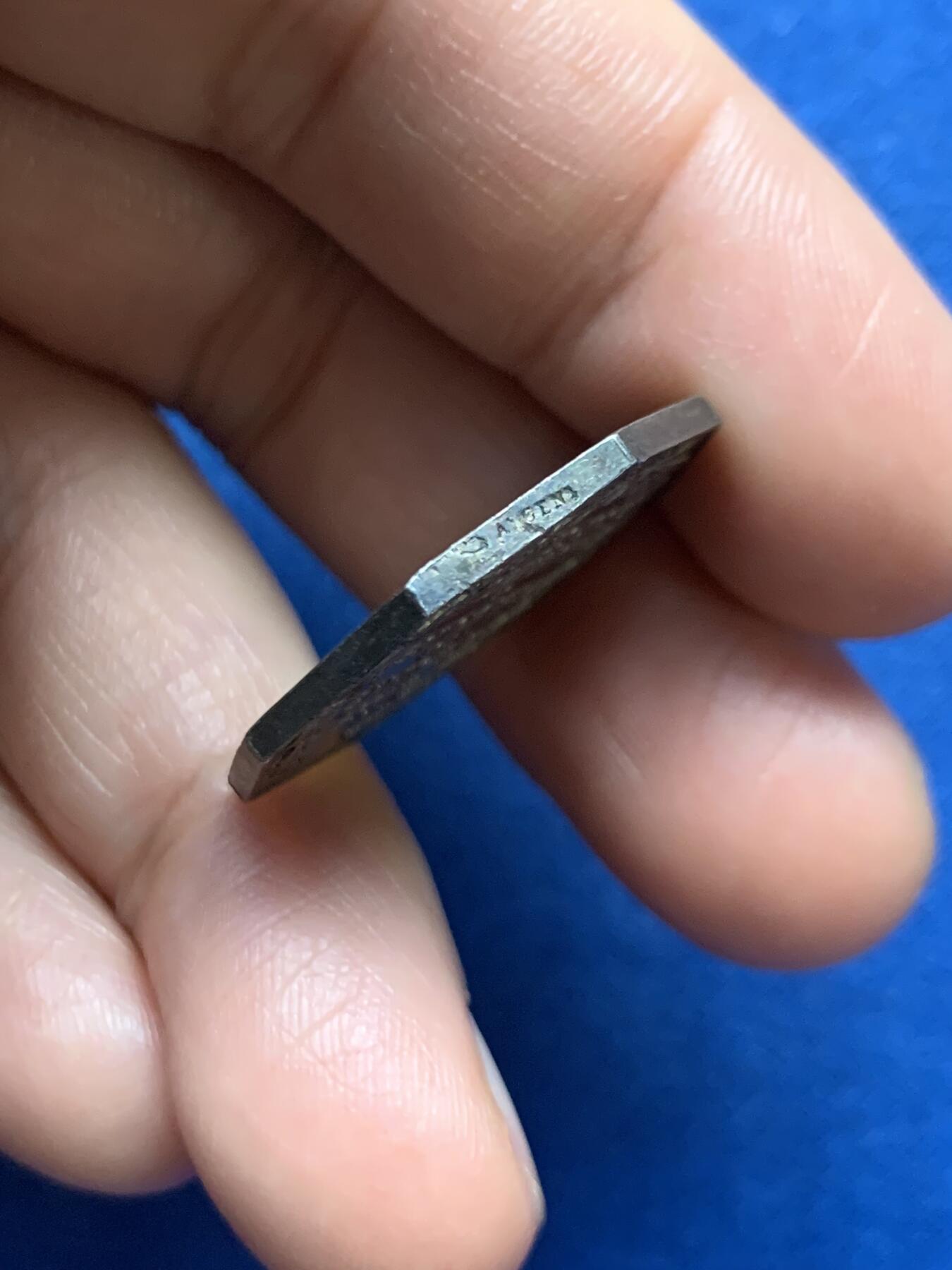 《竞宝斋》第467场 周日，周一 2场连拍 （全场包邮）欢迎送拍 法国塞纳省储蓄银行纪念八角银质代币，8.78克，25.6mm，丰饶角边铭