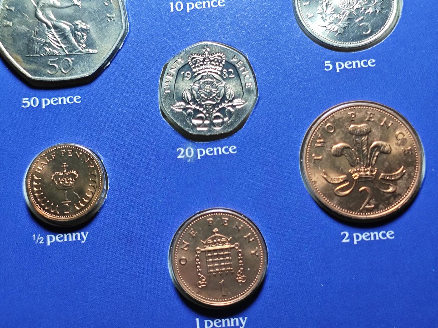 KK钱币收藏小铺   套币 批量/好品散币专场 2月预留时间 周末发货  1982英国大小面值清年一套