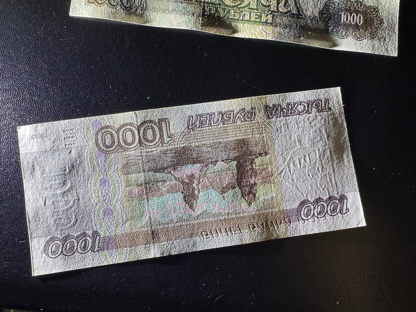 《外钞收藏家》第六百一十四期（精选场）（长期征集拍品、欢迎藏友们联系合作） 俄罗斯和苏联1000两张一起 全新 俄罗斯角不绝