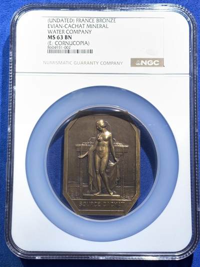 《竞宝斋》第467场 周日，周一 2场连拍 （全场包邮）欢迎送拍 - NGC MS63BN 法国新艺术章牌 Renard 大师作品《依云温泉》 清凉名章 加大加厚盒