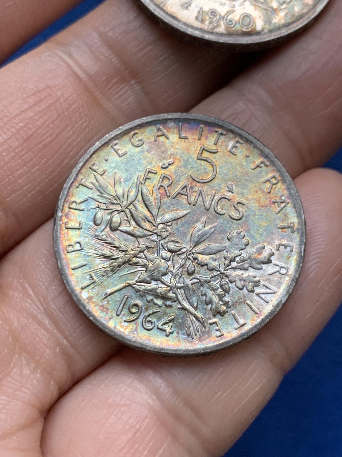 《竞宝斋》第467场 周日，周一 2场连拍 （全场包邮）欢迎送拍 两枚一组 法国1960年/1964年播种女神5法郎银币 总重约23.9克 835银