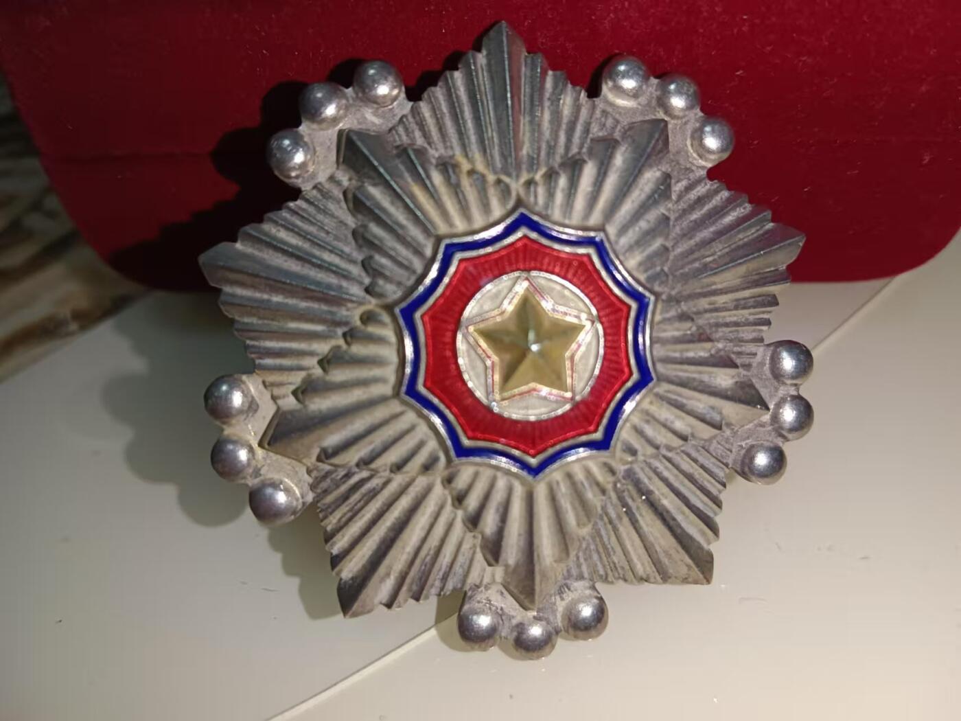 千位小号三级国旗勋章横针版