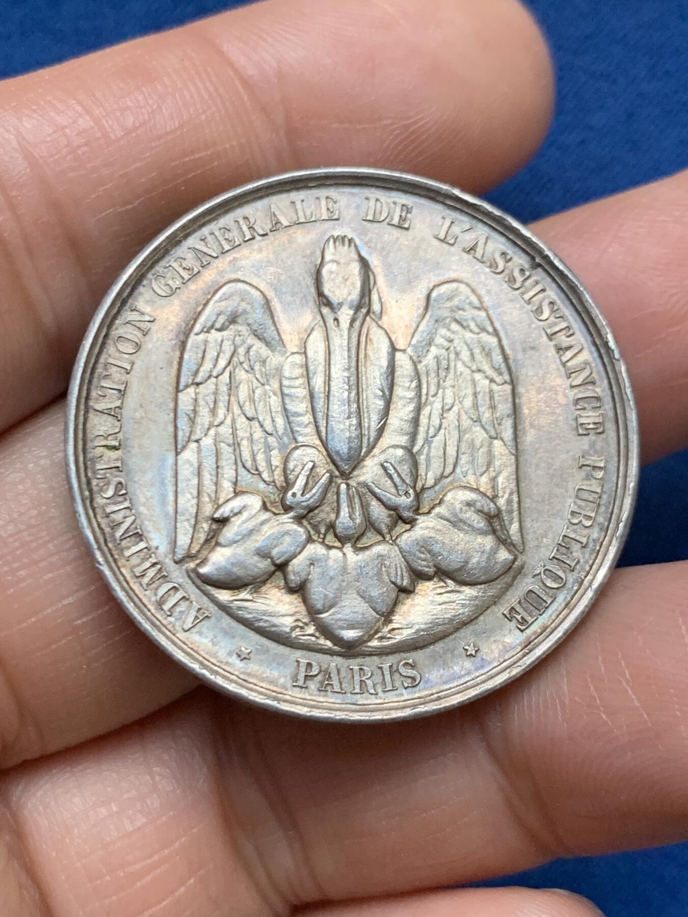 《竞宝斋》第467场 周日，周一 2场连拍 （全场包邮）欢迎送拍 19世纪法国医学之父希波克拉底银章 18.5克 34mm 丰饶角银标