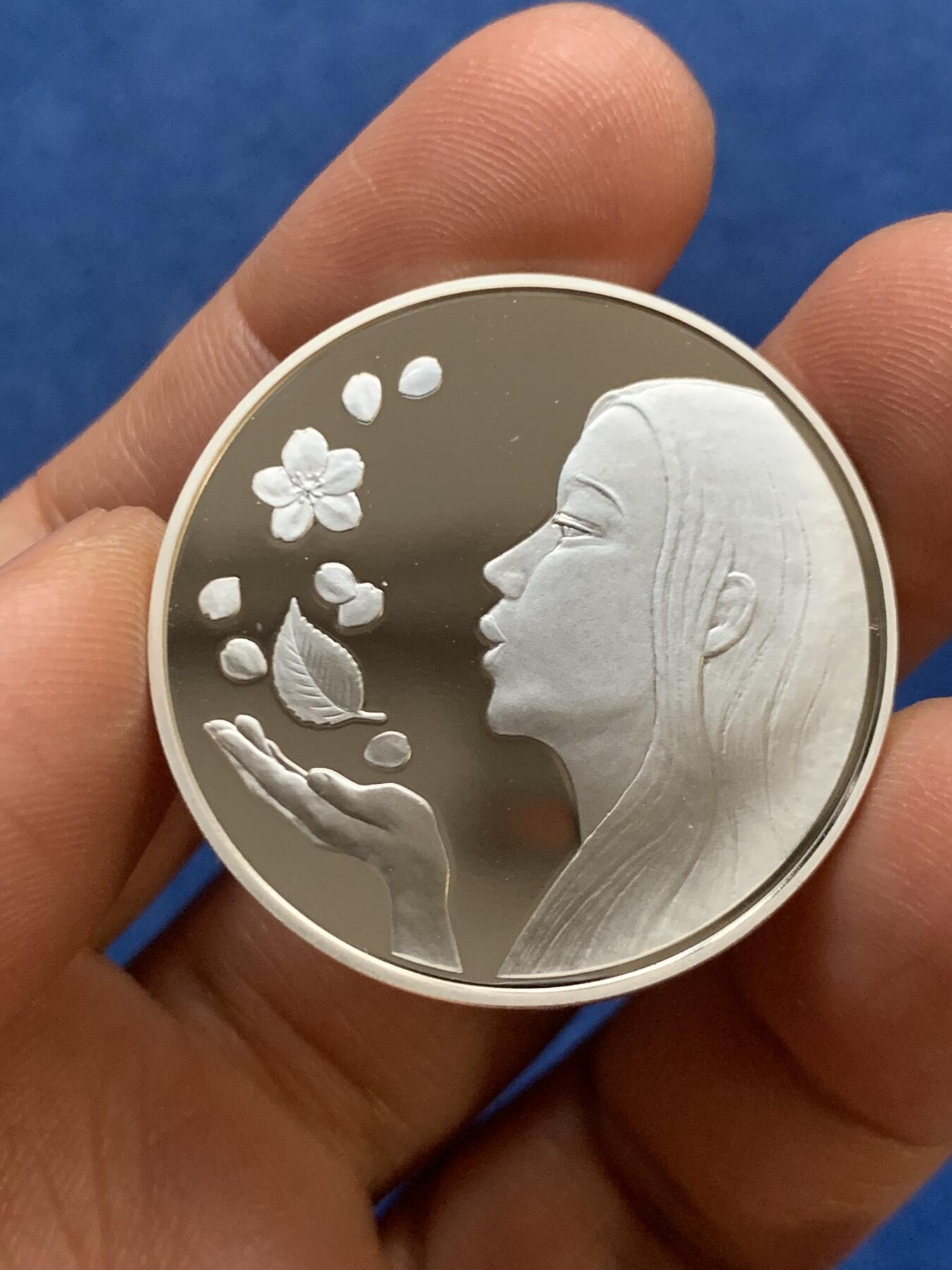 《竞宝斋》第467场 周日，周一 2场连拍 （全场包邮）欢迎送拍 日本2015年赏樱系列一葉精制银章 镜面感 20克 34.8mm 925银