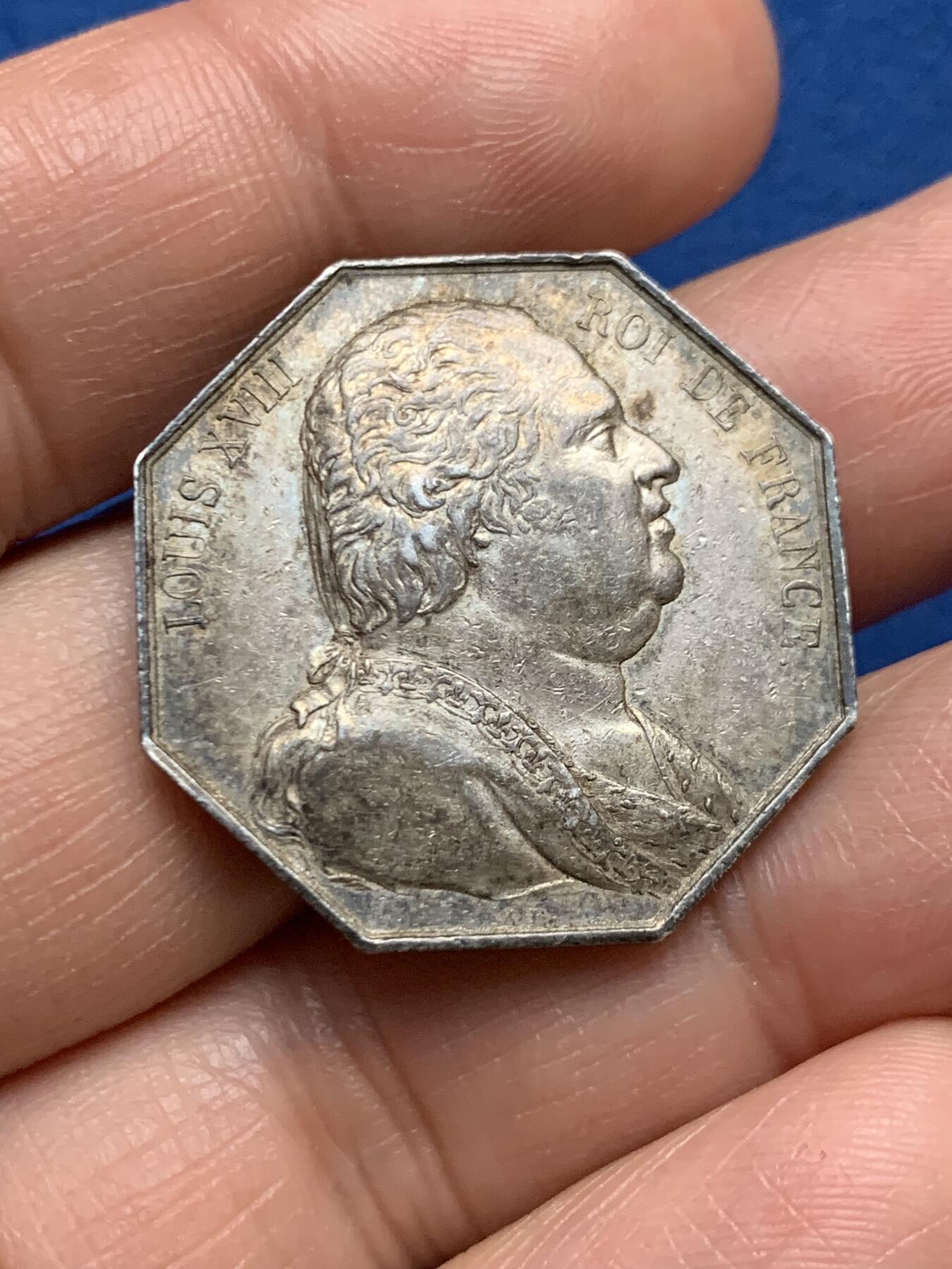 《竞宝斋》第467场 周日，周一 2场连拍 （全场包邮）欢迎送拍 法国路易十八卡尔卡松.阿德商会八角银质代币，重：9.7g，直径：29.1mm，早期无边铭。