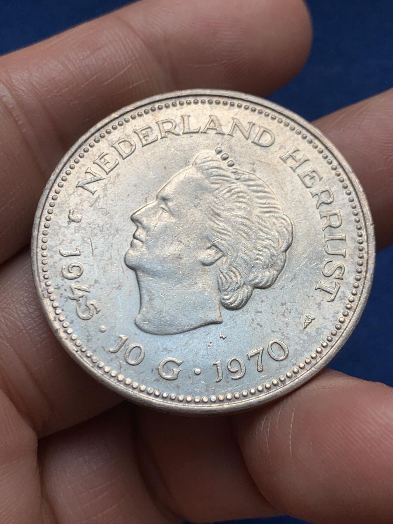 《竞宝斋》第467场 周日，周一 2场连拍 （全场包邮）欢迎送拍 荷兰1970年解放25周年纪念银币 正面朱莉安娜王后头像 背面威廉明娜女王头像 25g 720银