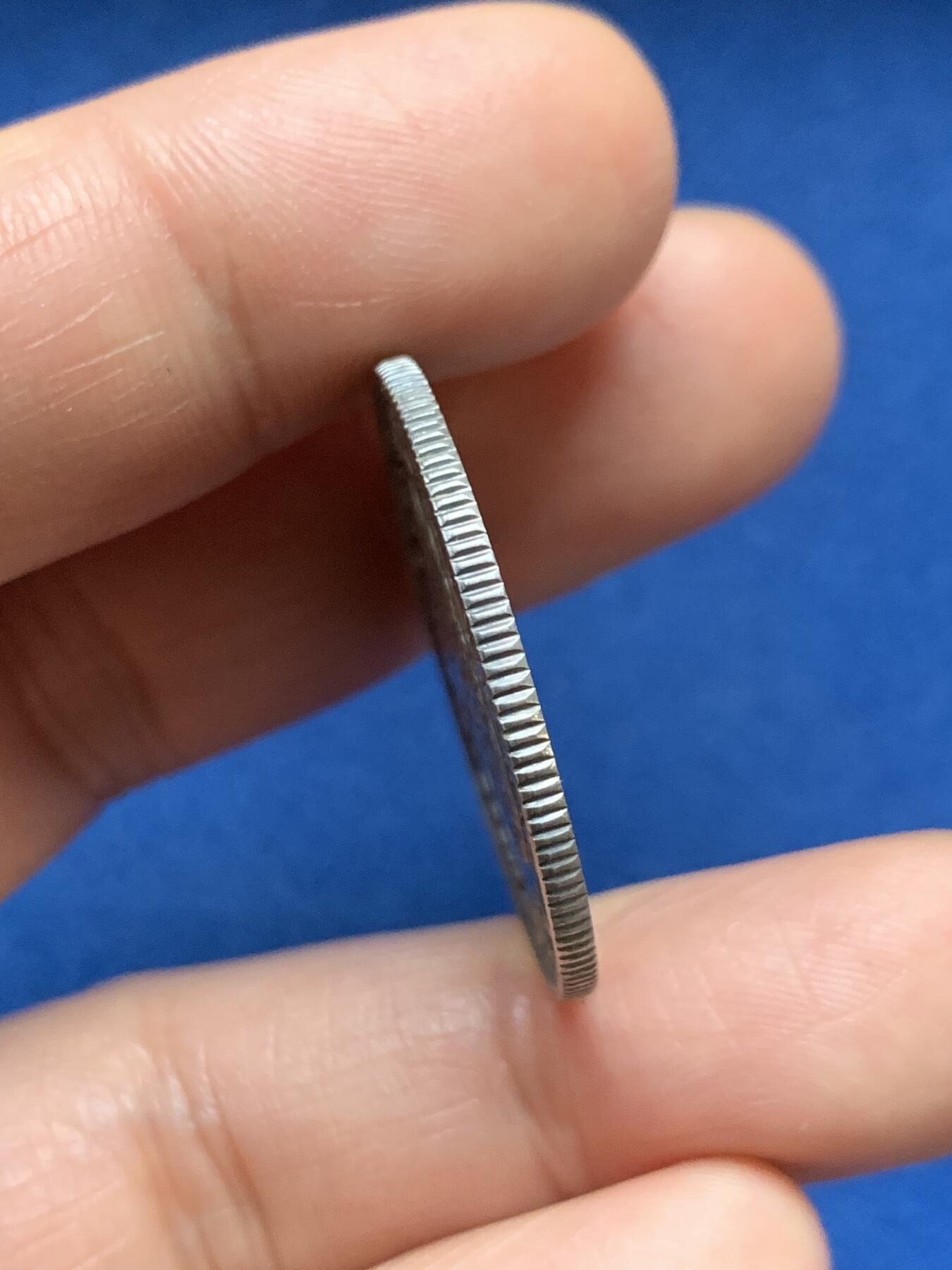 《竞宝斋》第467场 周日，周一 2场连拍 （全场包邮）欢迎送拍 西班牙复古银章 9.8克 30.2mm