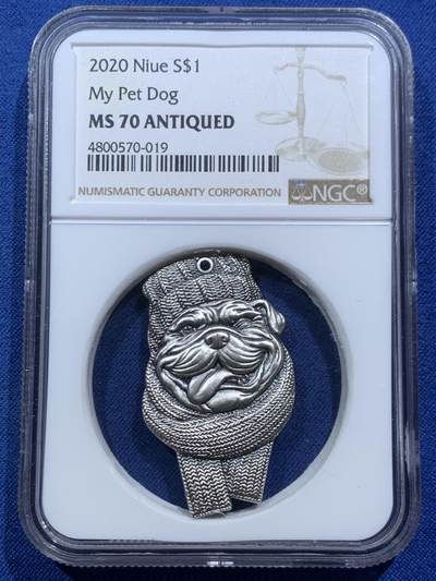 《竞宝斋》第467场 周日，周一 2场连拍 （全场包邮）欢迎送拍 - NGC MS70ANtique 2020年纽埃可爱的围脖狗1美元仿古高浮雕异形银币，999银，20克，冠军分，500枚发行量，（可佩戴坠饰银币）