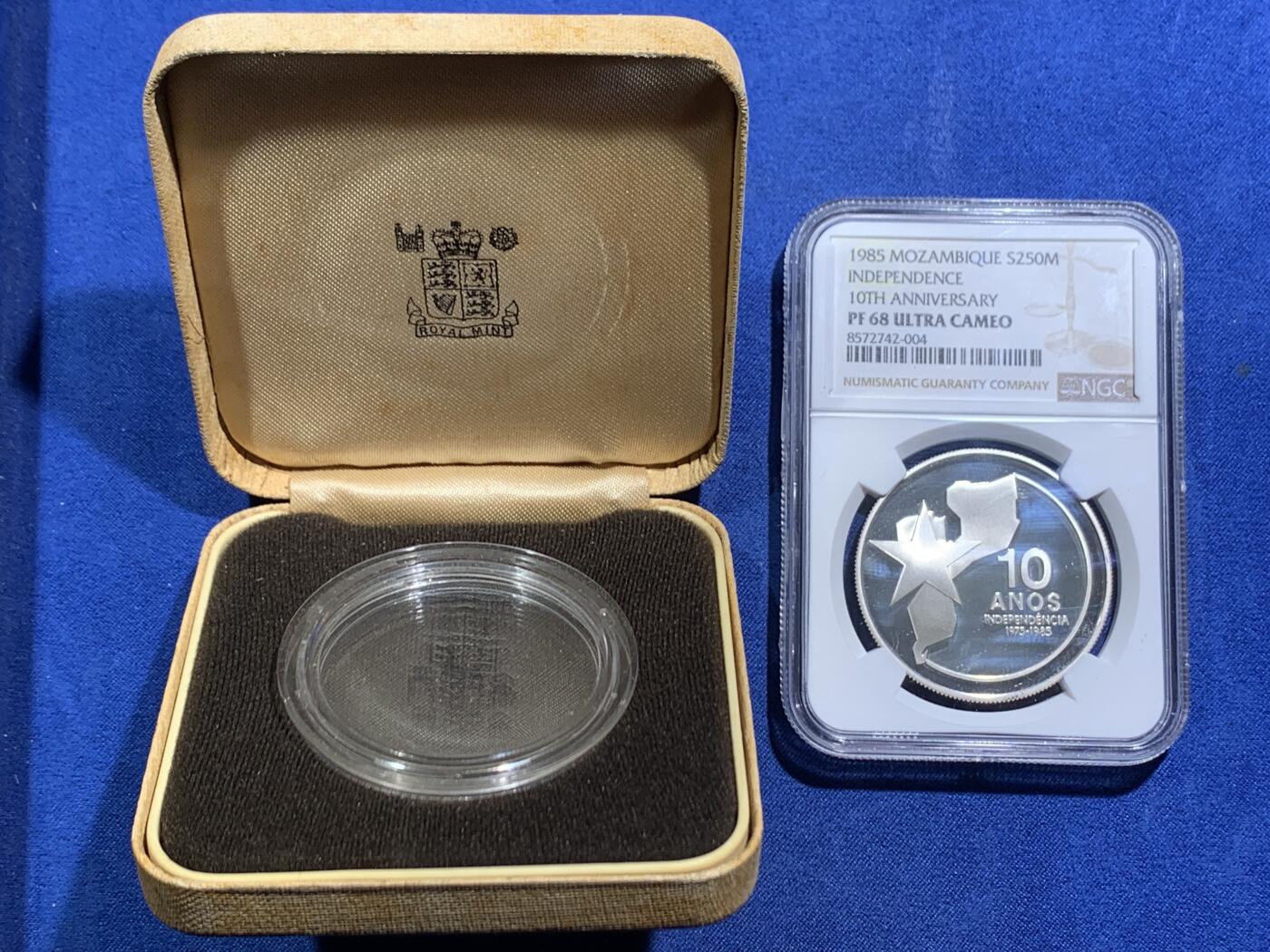 《竞宝斋》第467场 周日，周一 2场连拍 （全场包邮）欢迎送拍 NGC PF68UC 莫桑比克1985年250梅蒂卡尔精制银币 莫桑比克独立10周年纪念 发行量仅2千 带盒